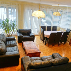 Two-story 220 sqm semi-detached house with 4 bedrooms and a garage in District XII, Svábhegy