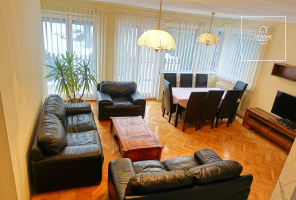 Two-story 220 sqm semi-detached house with 4 bedrooms and a garage in District XII, Svábhegy