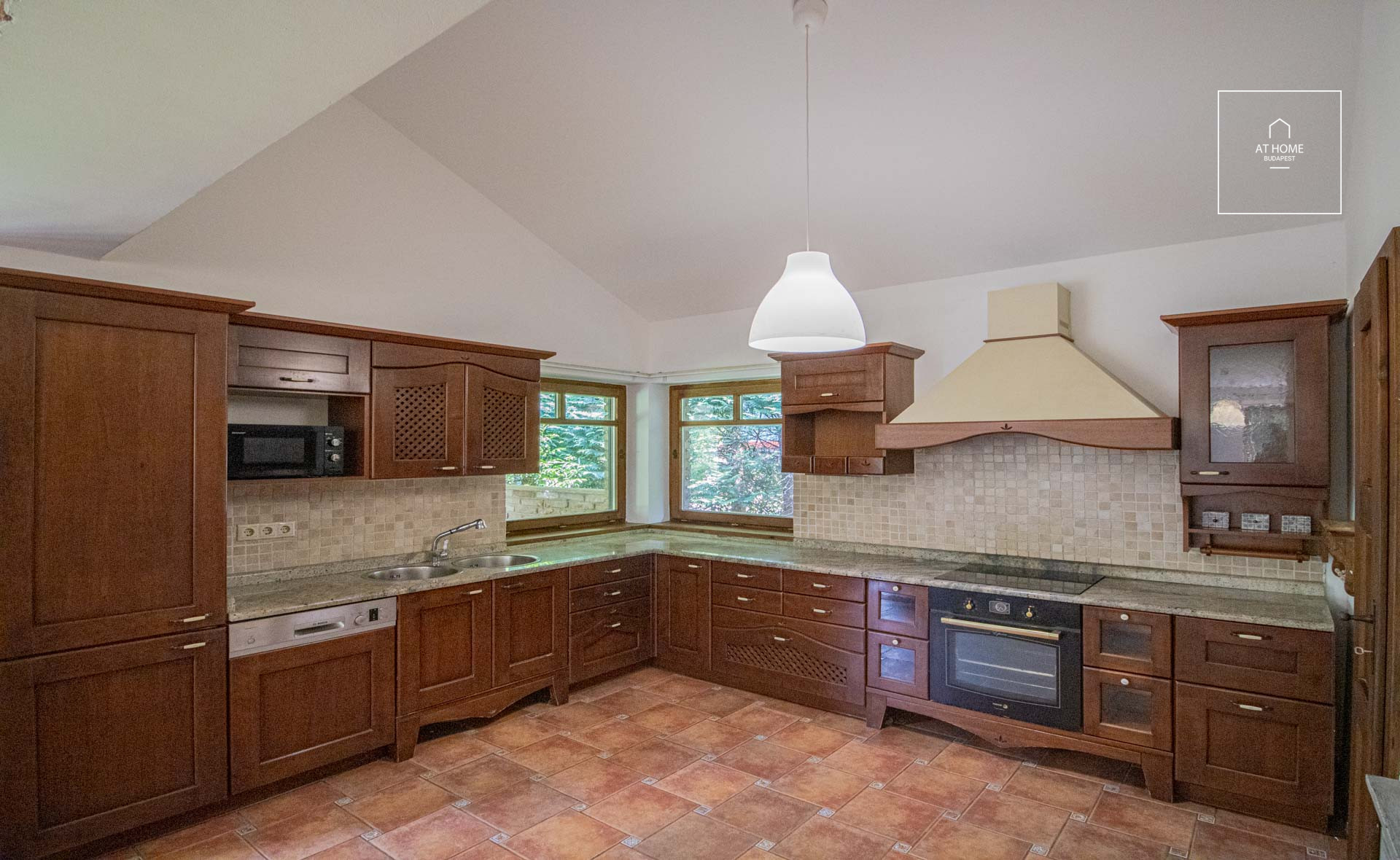 Charming detached house for rent Budapest III. district, Csillaghegy