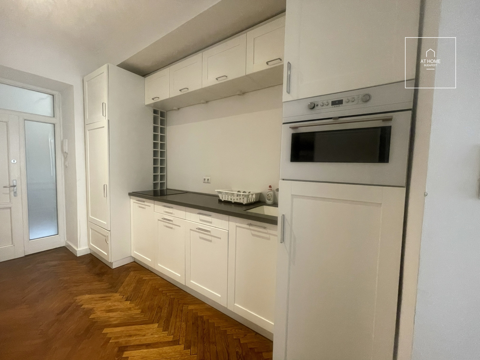 Tasteful Downtown Apartment for Rent in District V