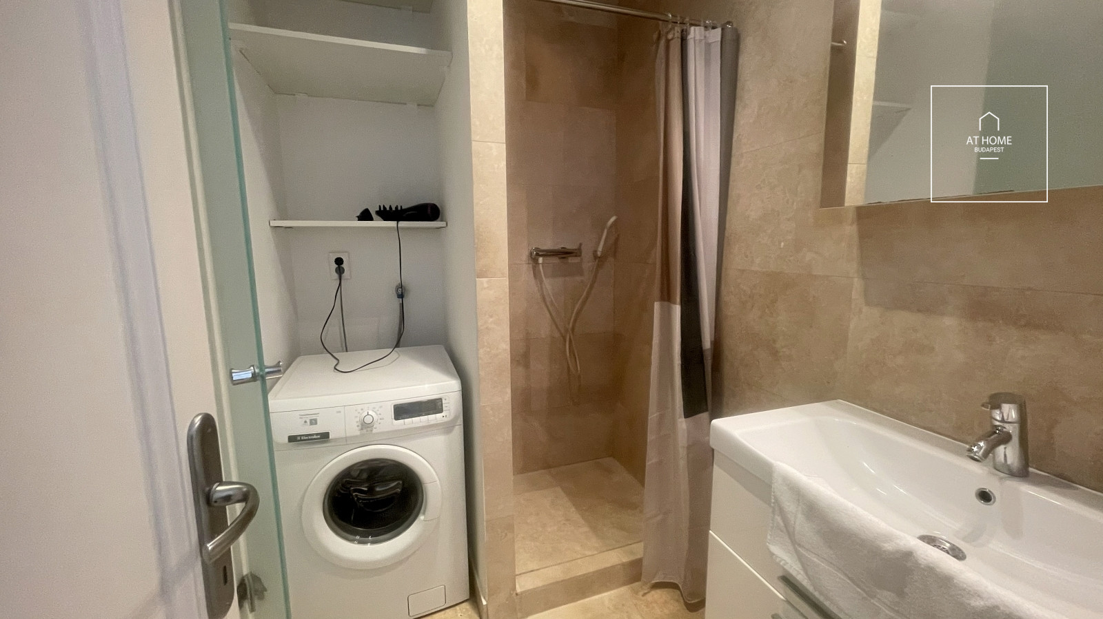 Tasteful Downtown Apartment for Rent in District V