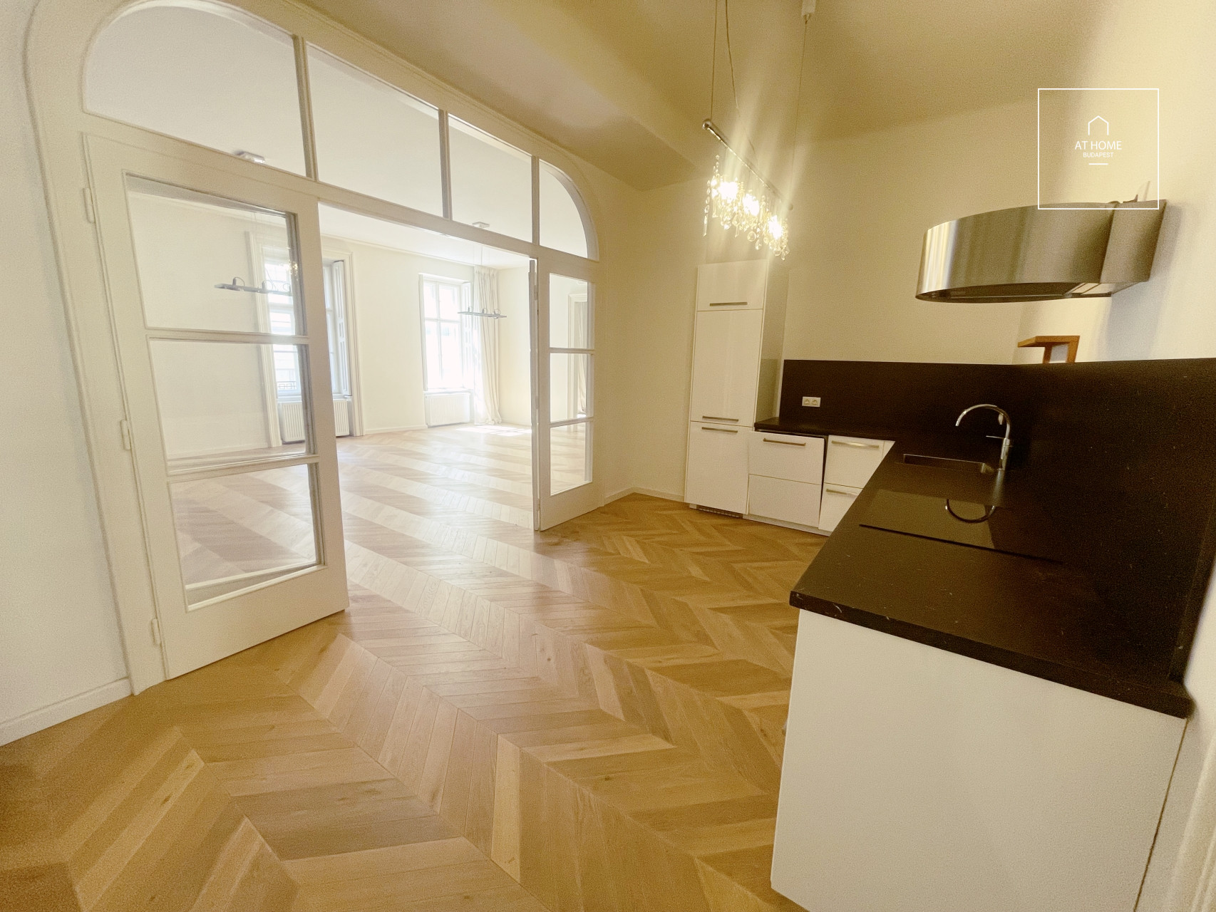 Renovated, two-bedroom apartment for rent in the 6th district, Terézváros.