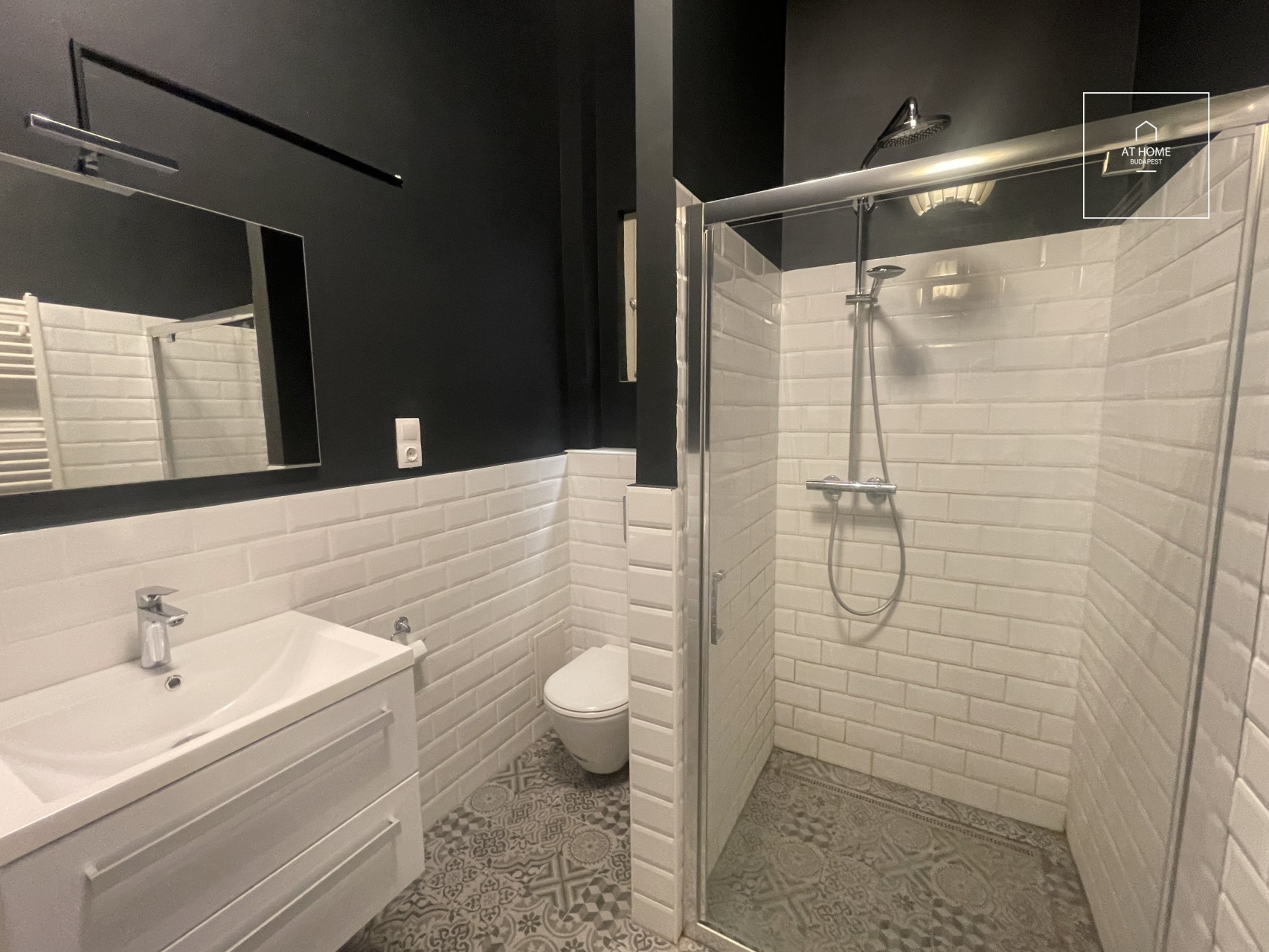 Renovated, two-bedroom apartment for rent in the 6th district, Terézváros.