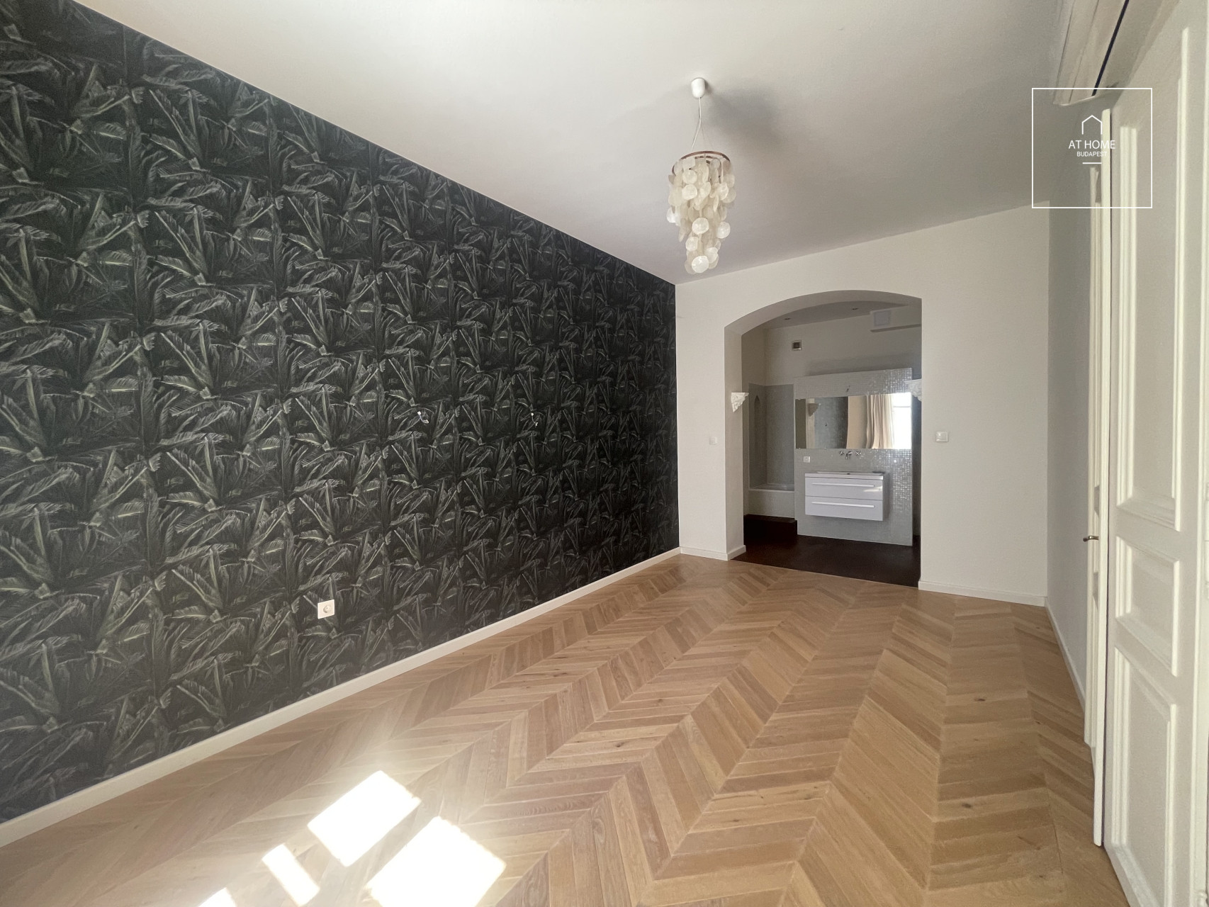 Renovated, two-bedroom apartment for rent in the 6th district, Terézváros.