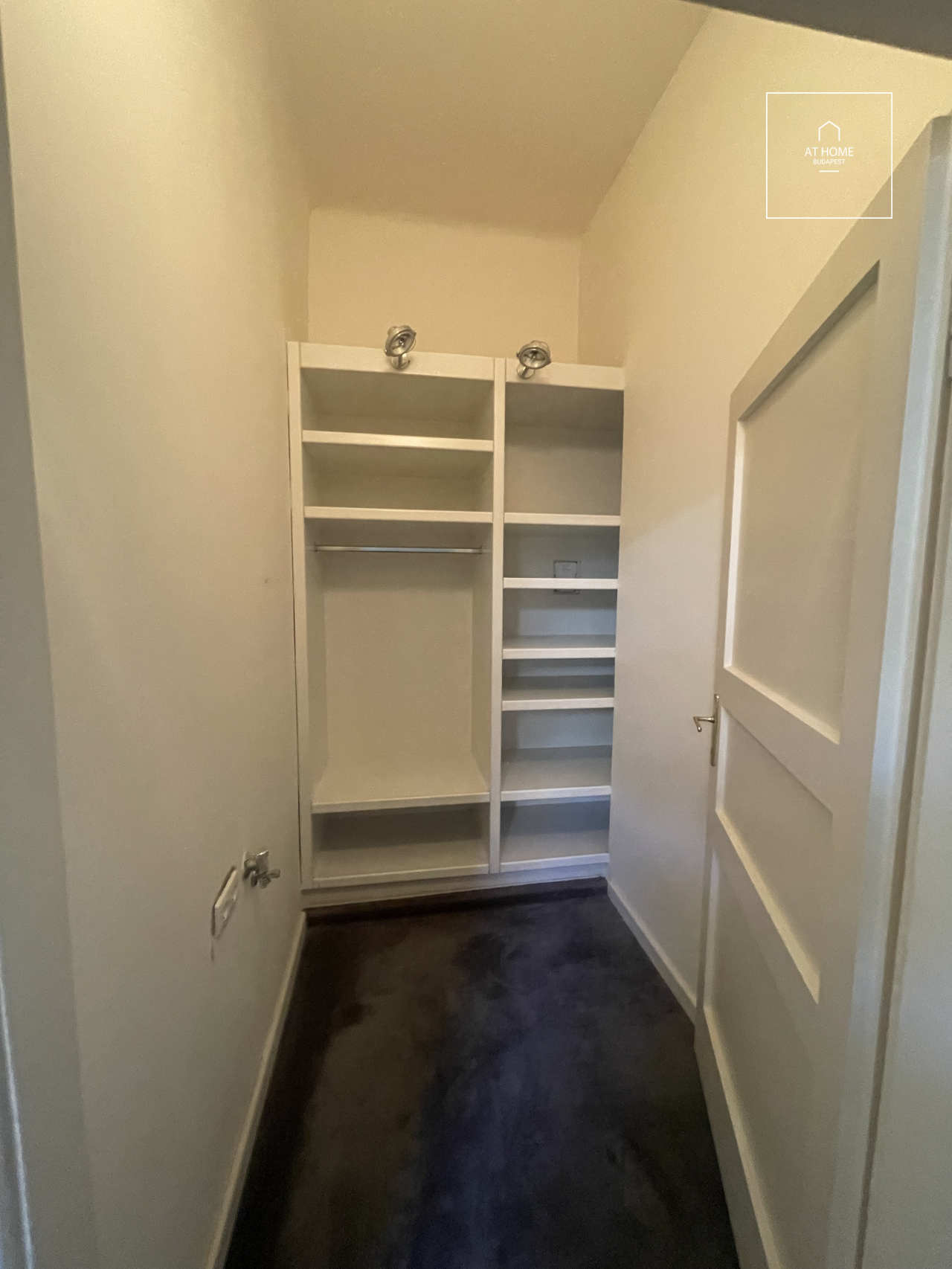 Renovated, two-bedroom apartment for rent in the 6th district, Terézváros.