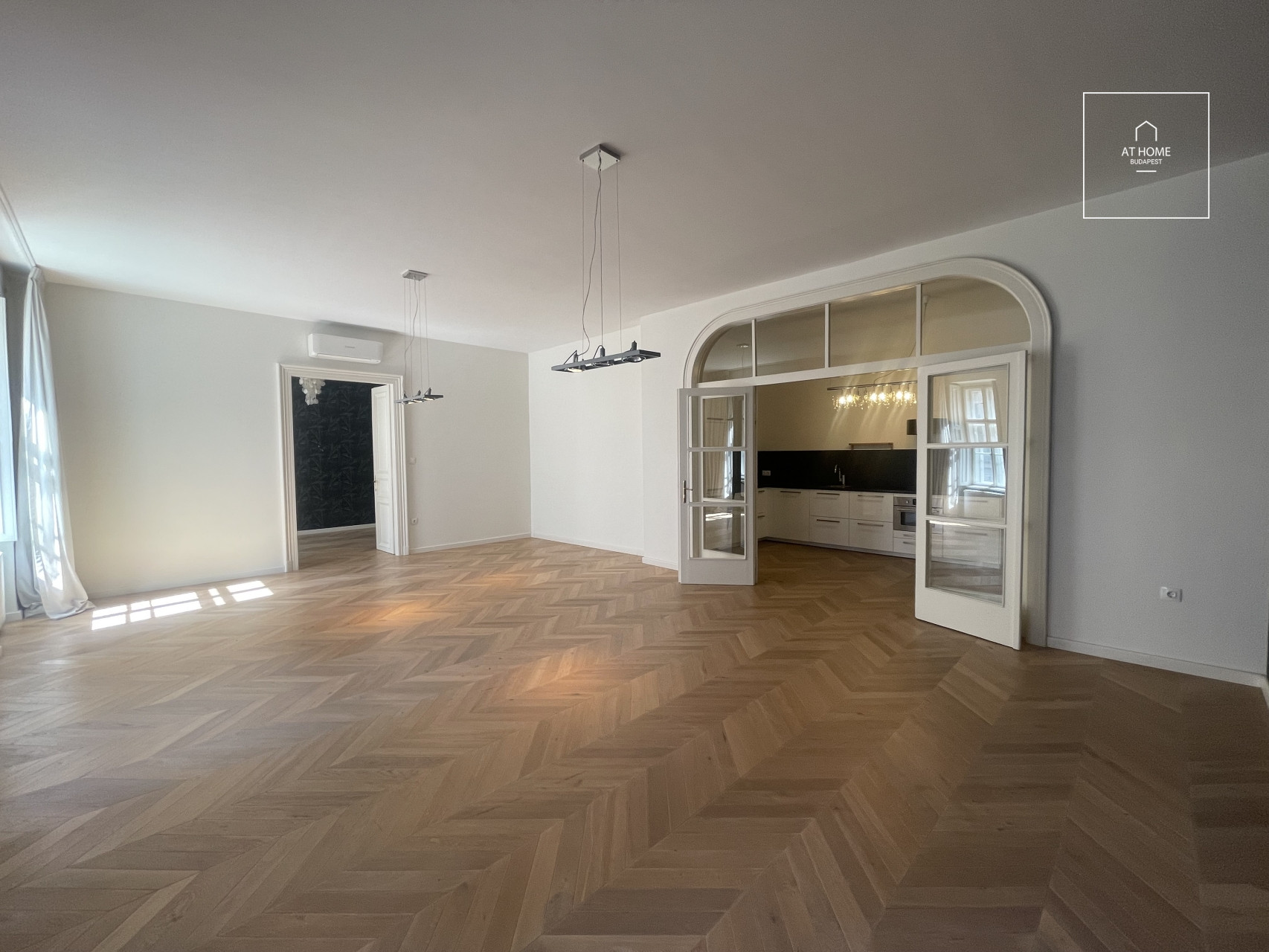 Renovated, two-bedroom apartment for rent in the 6th district, Terézváros.