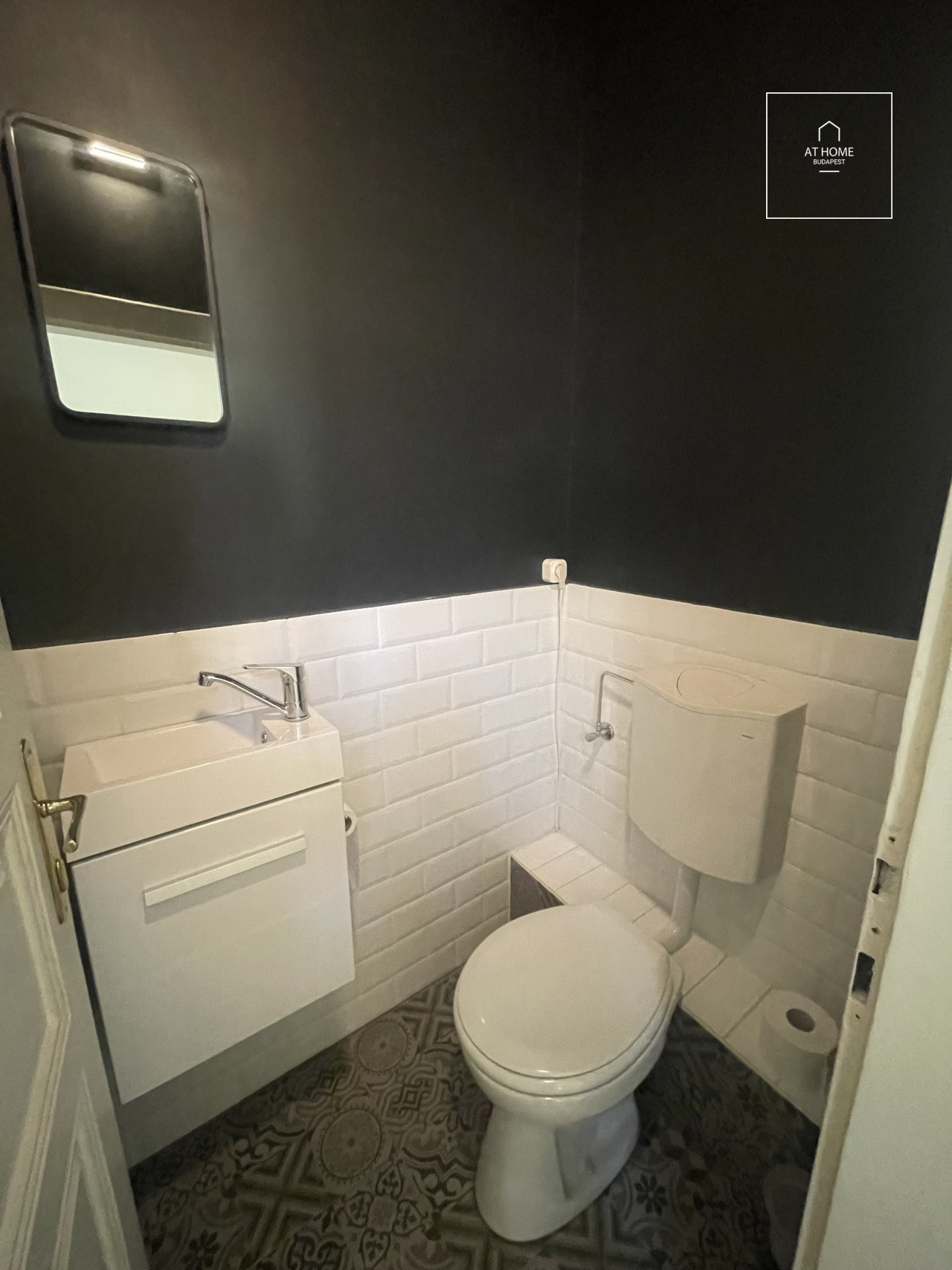 Renovated, two-bedroom apartment for rent in the 6th district, Terézváros.