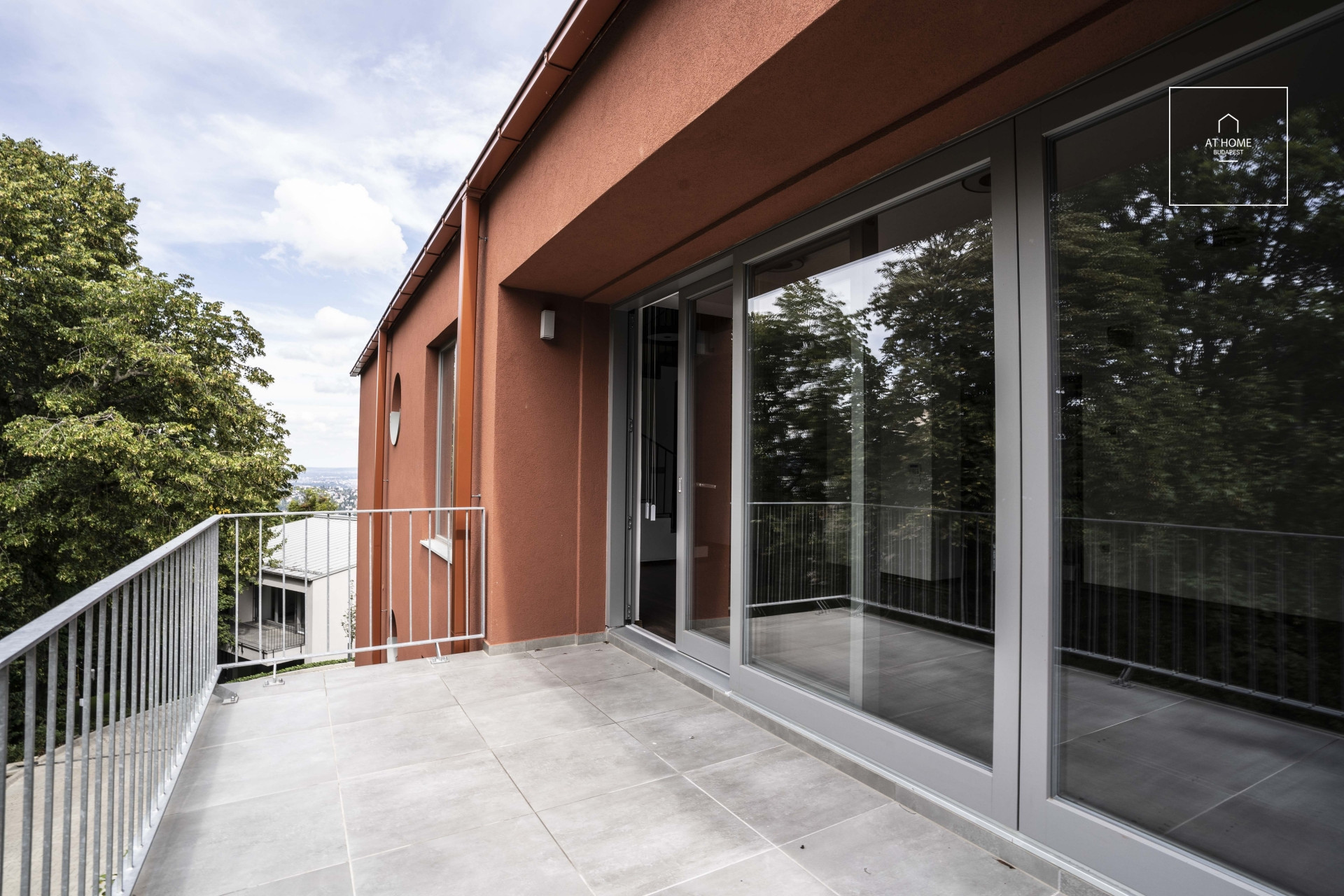 Newly built, three-bedroom apartment available for rent in District XII of Budapest, Svábhegy