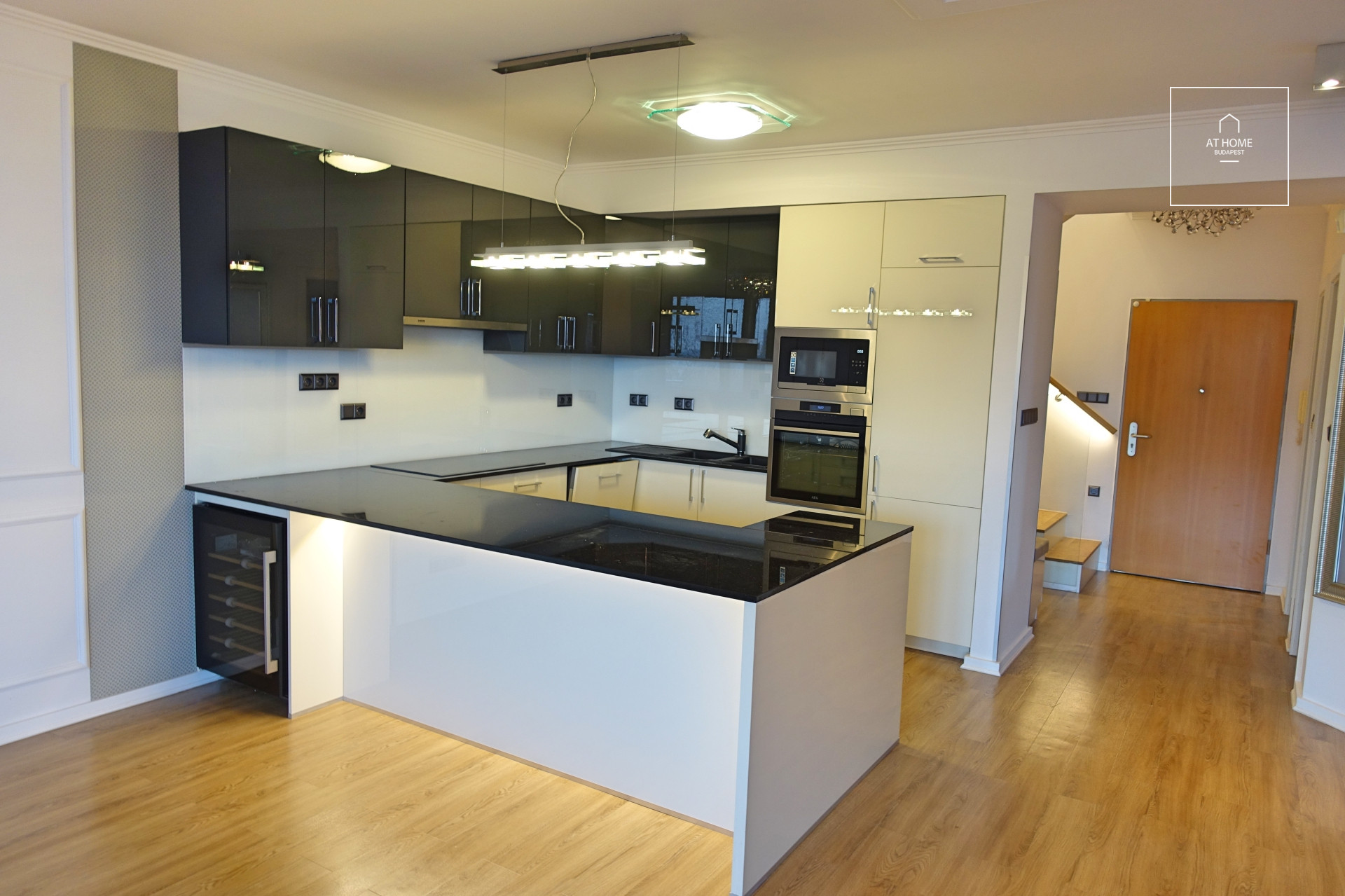 Duplex apartment in a residential complex with 4 bedrooms and a terrace in District II of Budapest