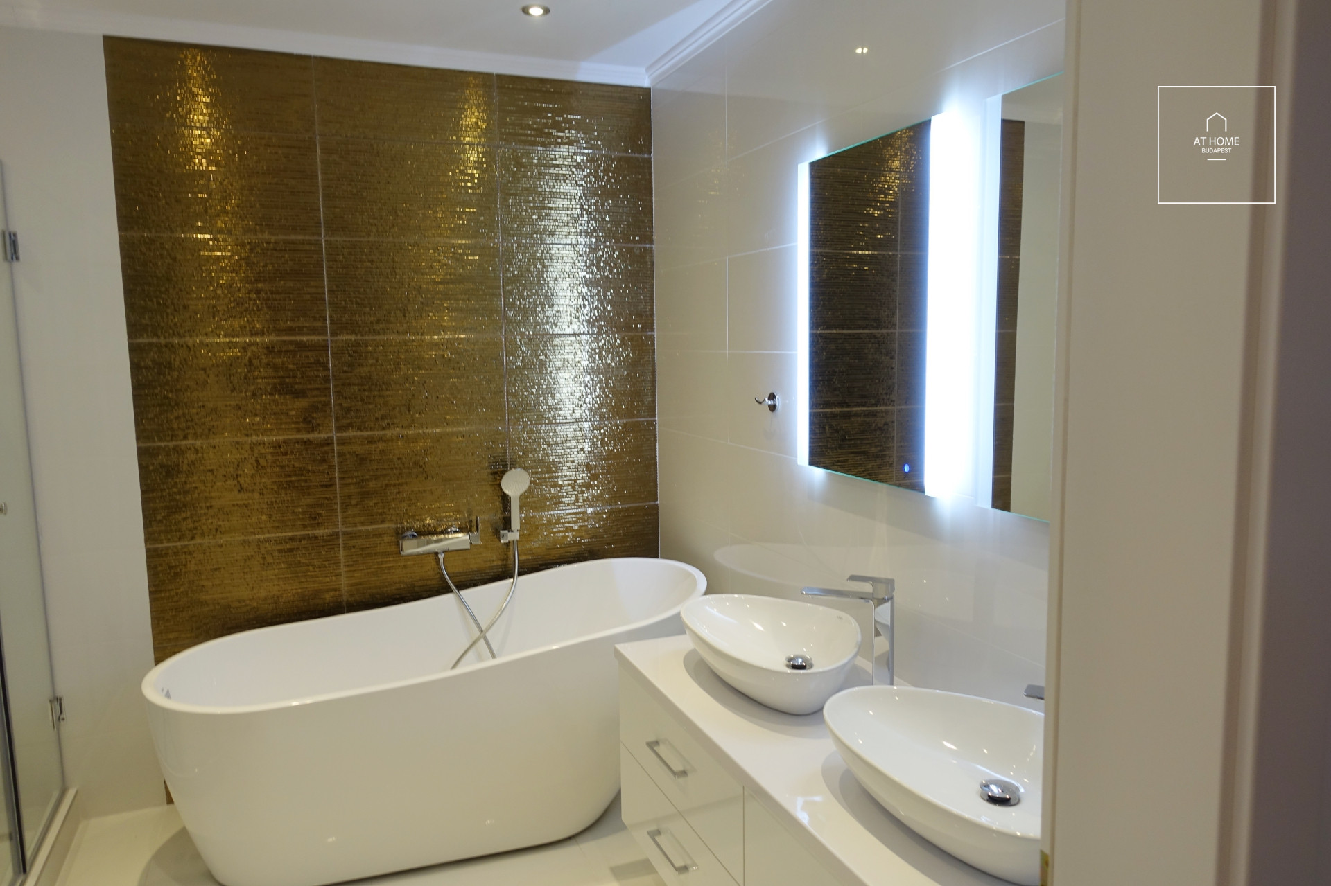 Duplex apartment in a residential complex with 4 bedrooms and a terrace in District II of Budapest