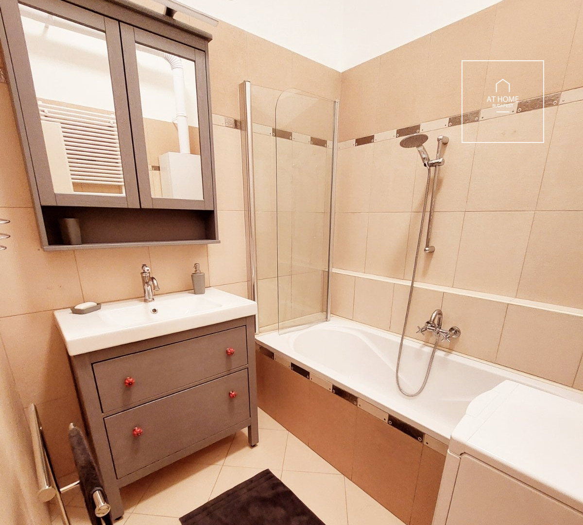 Refurbished 2-bedroom apartment in Budapest\'s 13th district, Újlipótváros