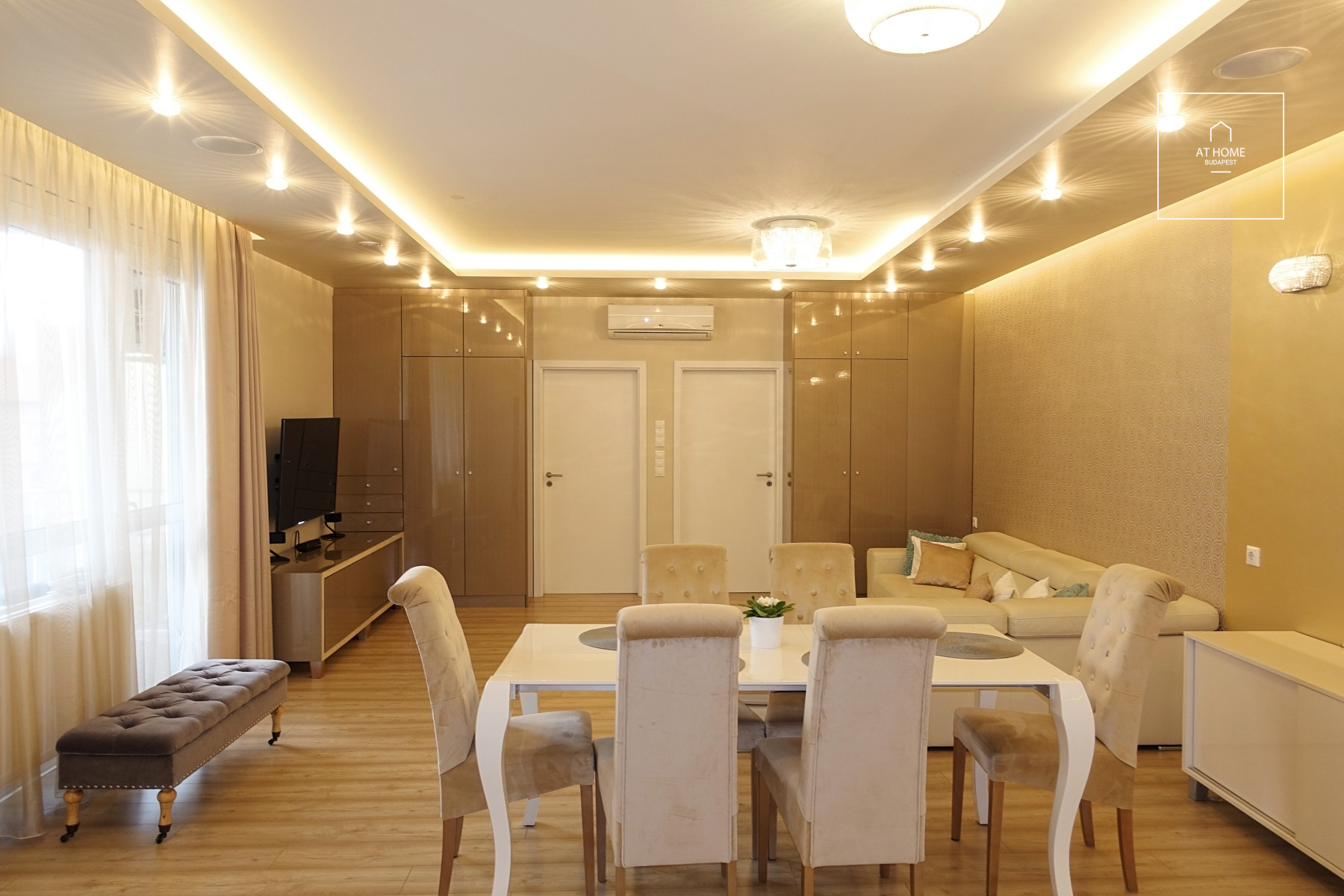 Exclusive southwest-facing apartment with an excellent location in the 9th district