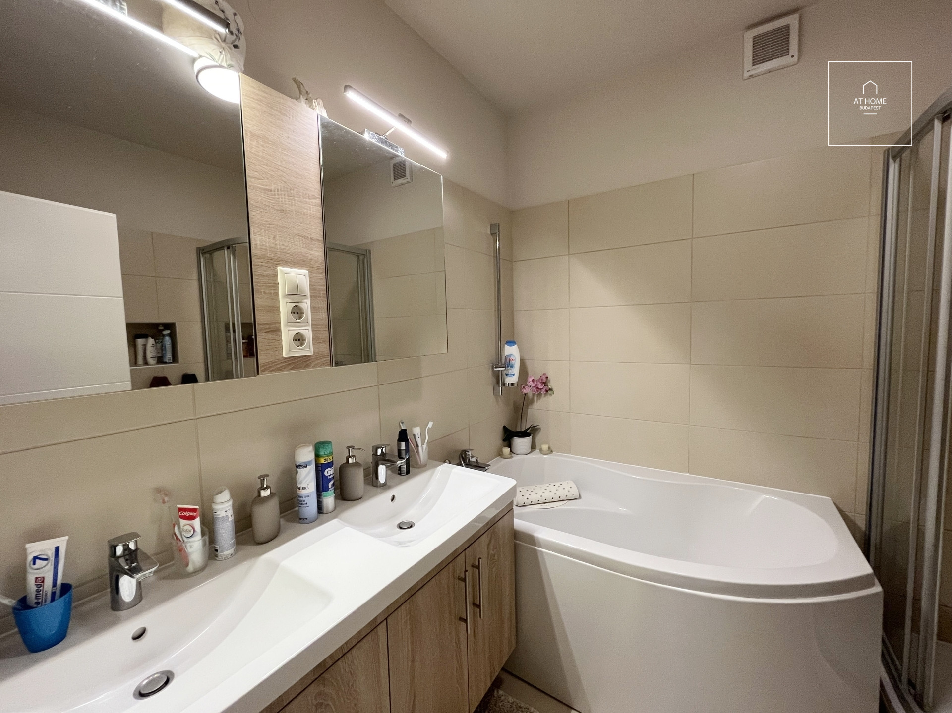 Panoramic, Renovated Apartment for Sale in Zöldmál – Spacious Layout, Excellent Location