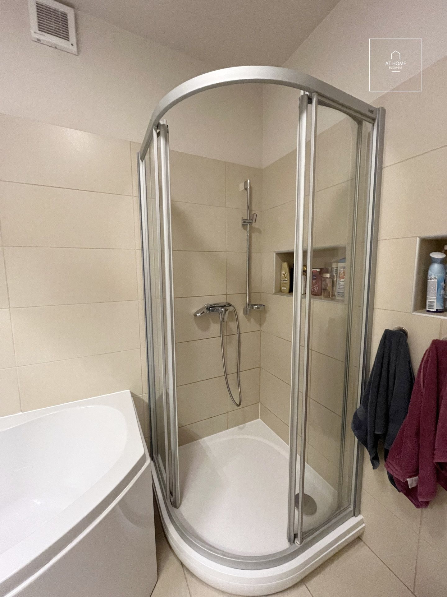 Panoramic, Renovated Apartment for Sale in Zöldmál – Spacious Layout, Excellent Location