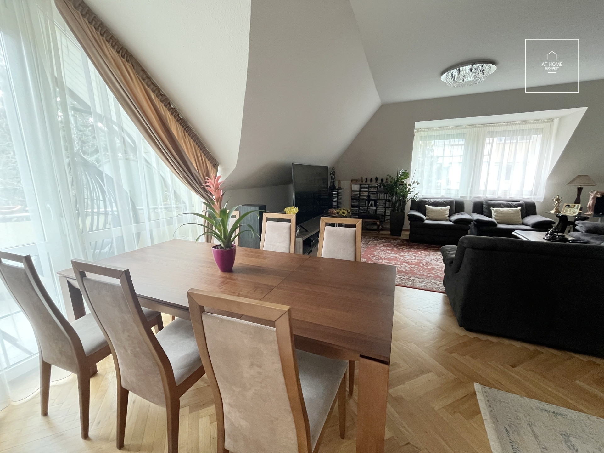 Panoramic, Renovated Apartment for Sale in Zöldmál – Spacious Layout, Excellent Location