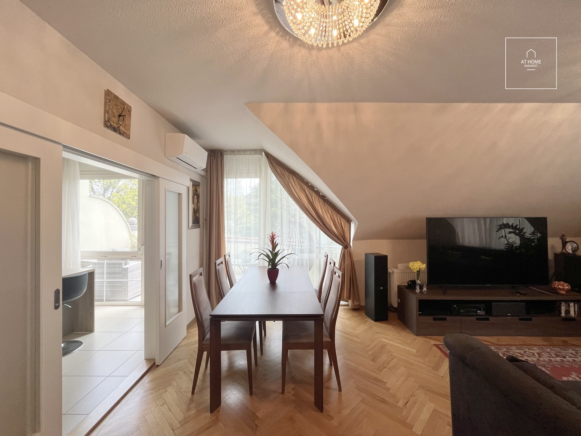 Panoramic, Renovated Apartment for Sale in Zöldmál – Spacious Layout, Excellent Location