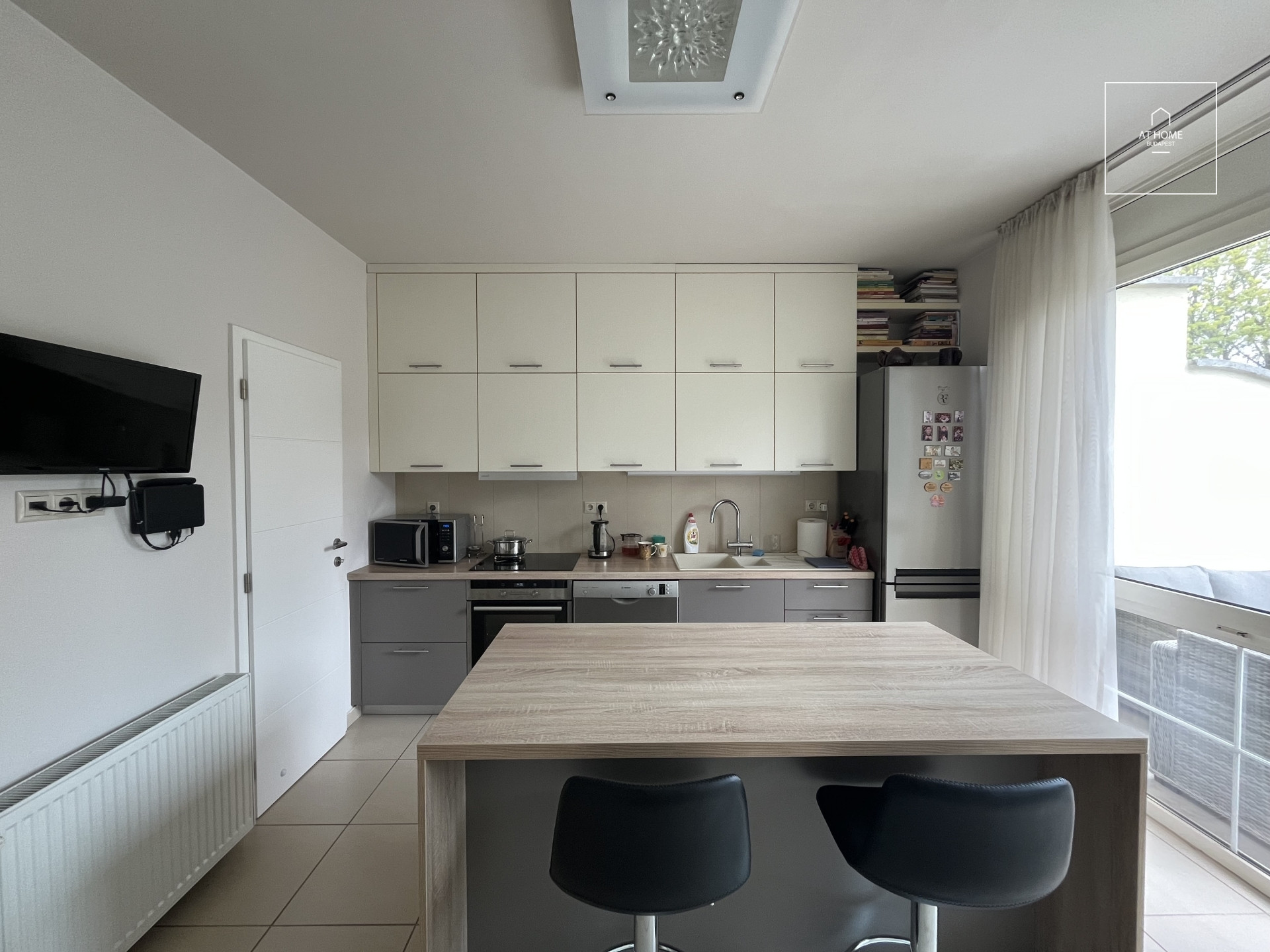 Panoramic, Renovated Apartment for Sale in Zöldmál – Spacious Layout, Excellent Location