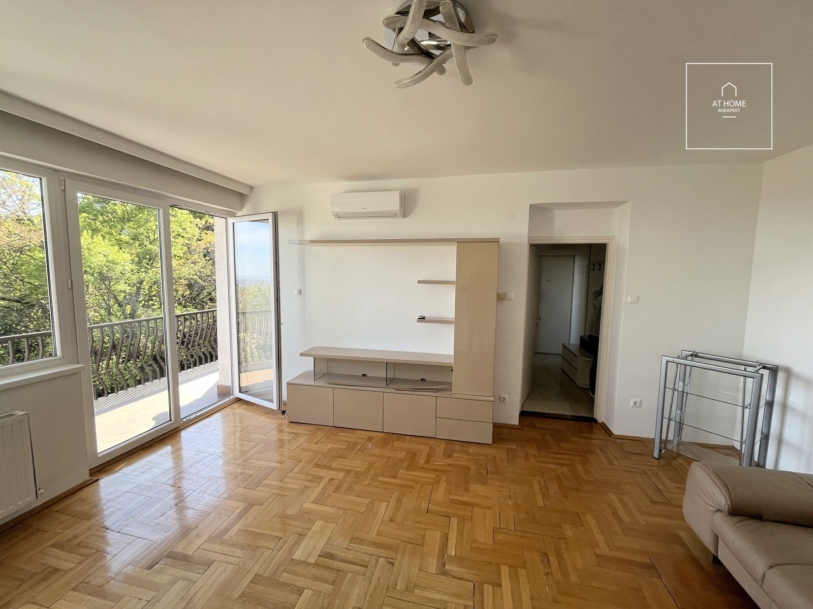 Renovated 3-bedroom apartment with panormic view in Budapest’s 12th district, Farkasvölgy