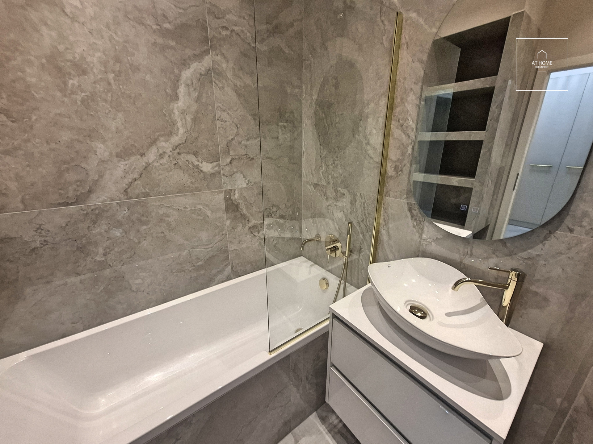 Elegant  1-Bedroom Residence for Rent in the Heart of District V