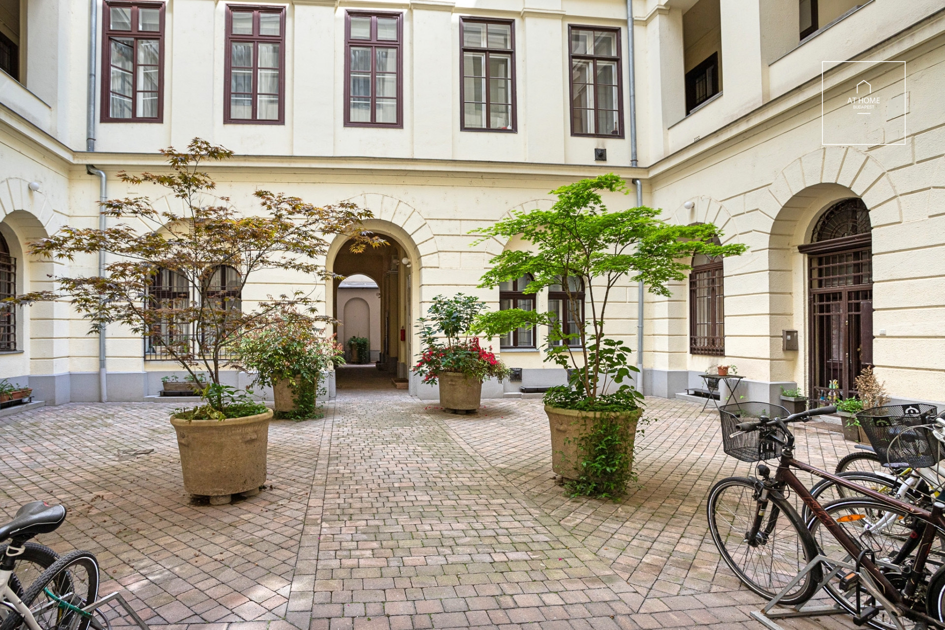 Elegant  1-Bedroom Residence for Rent in the Heart of District V