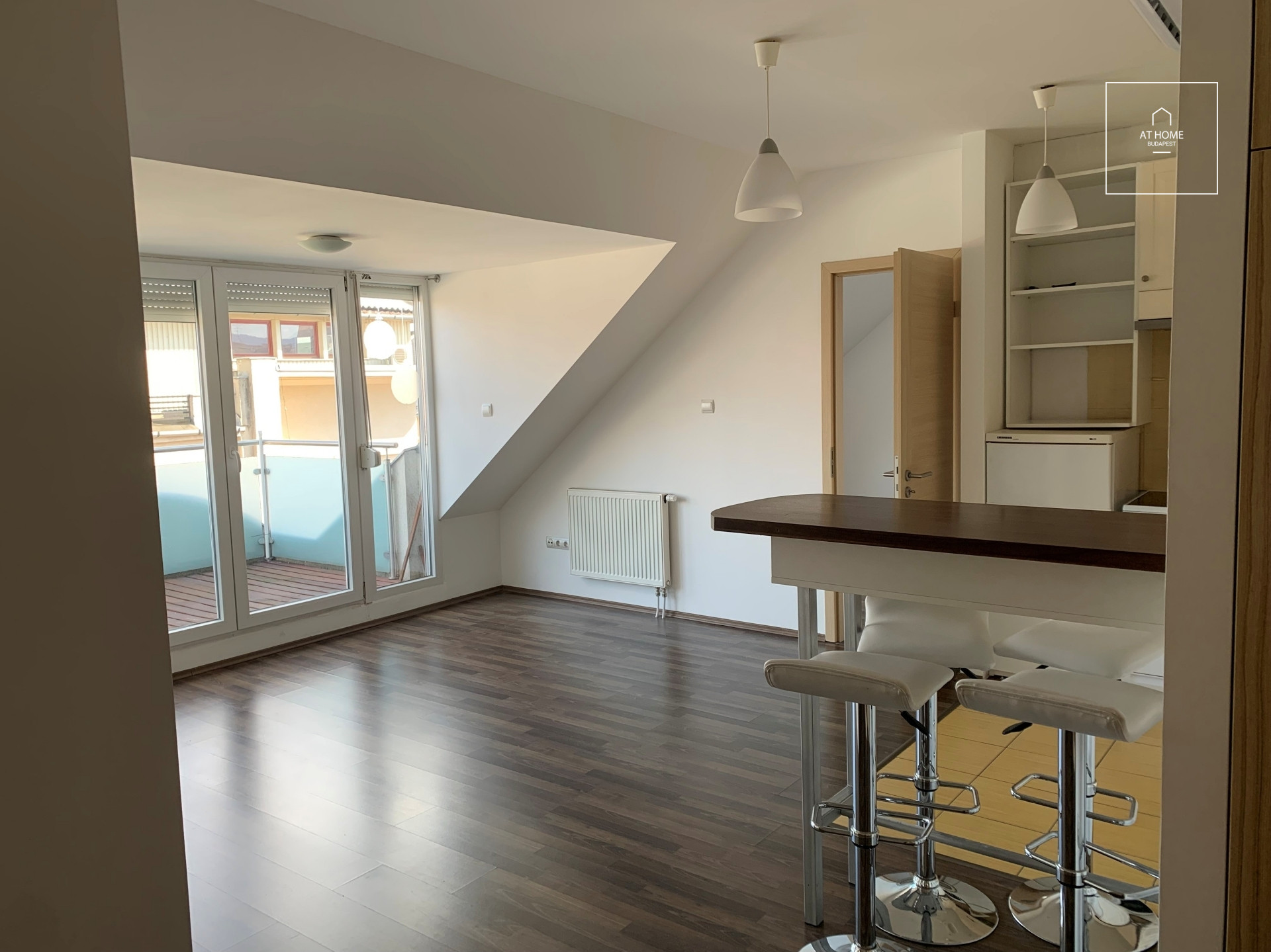 Refurbished apartment with terrace for rent in the 13th district of Budapest