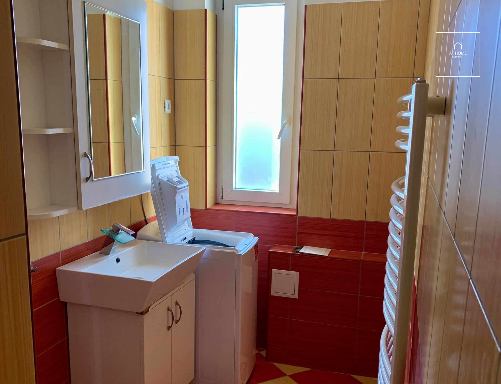 Refurbished apartment with terrace for rent in the 13th district of Budapest