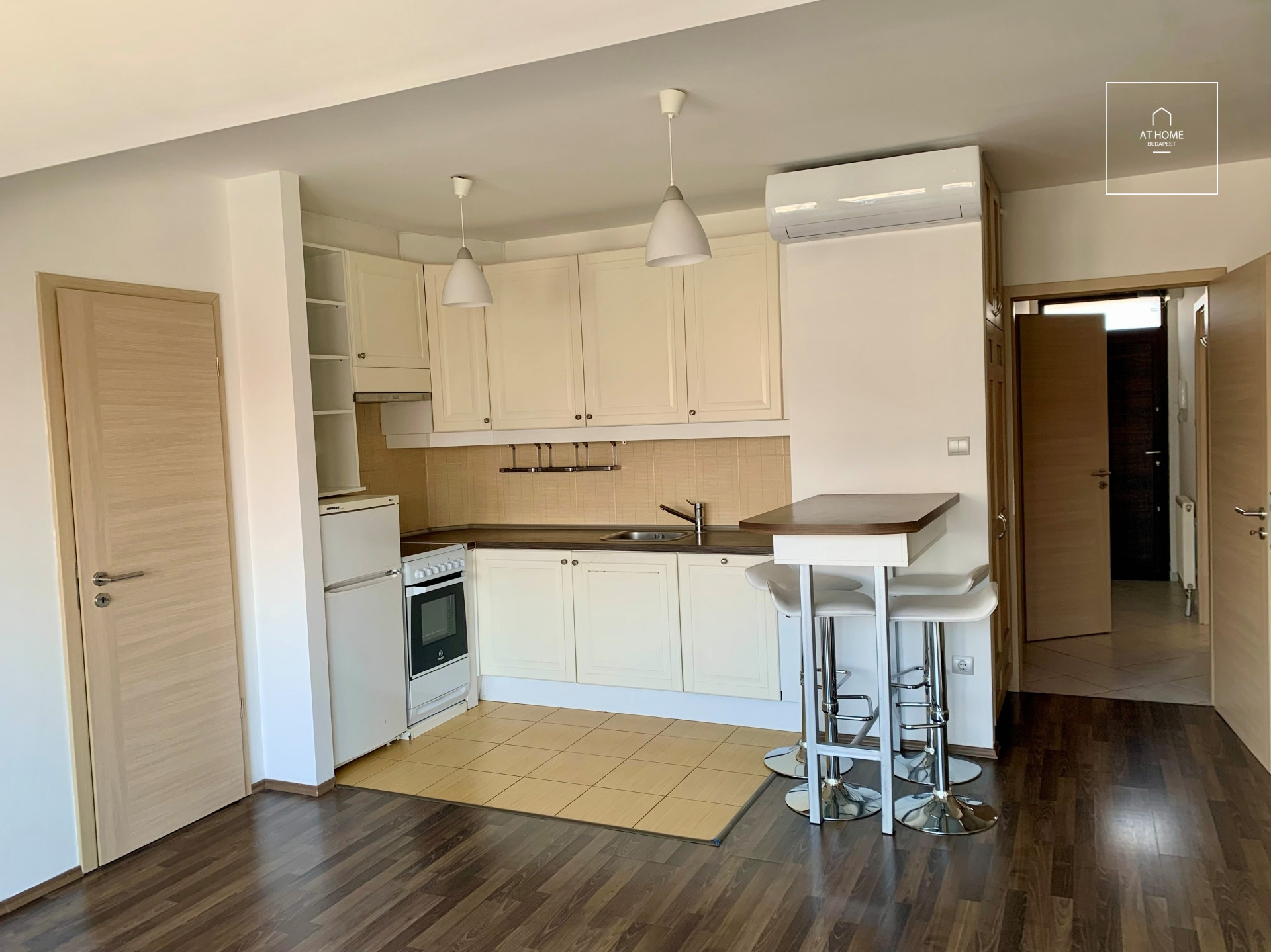 Refurbished apartment with terrace for rent in the 13th district of Budapest