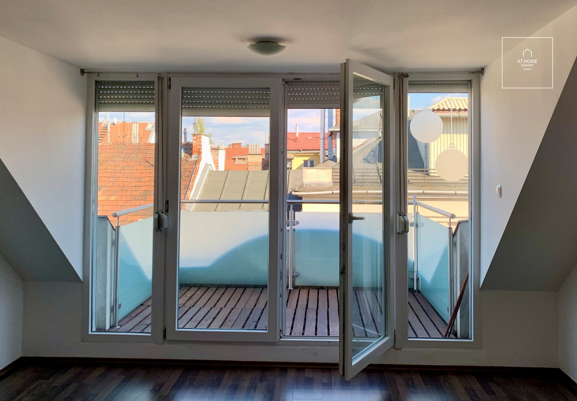 Refurbished apartment with terrace for rent in the 13th district of Budapest