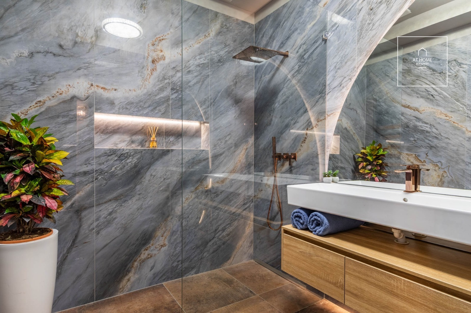 80 sqm luxury apartment in the city center, near Szabadság Square