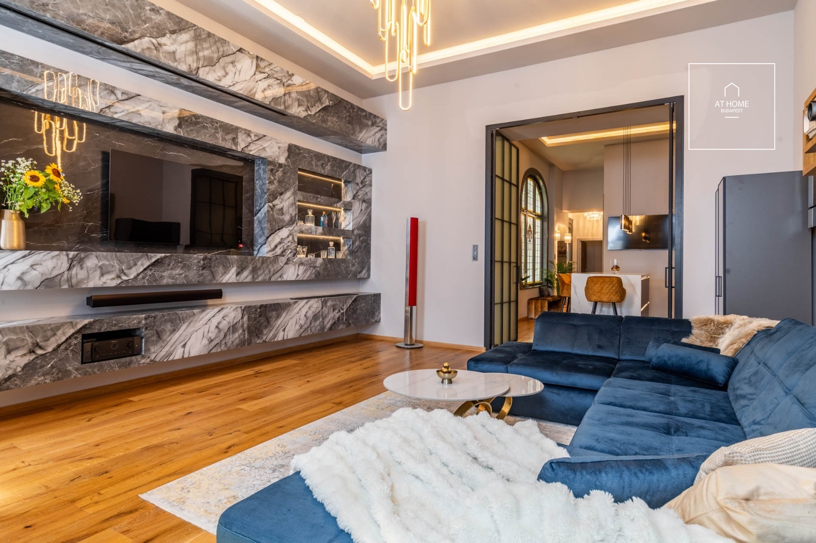 80 sqm luxury apartment in the city center, near Szabadság Square