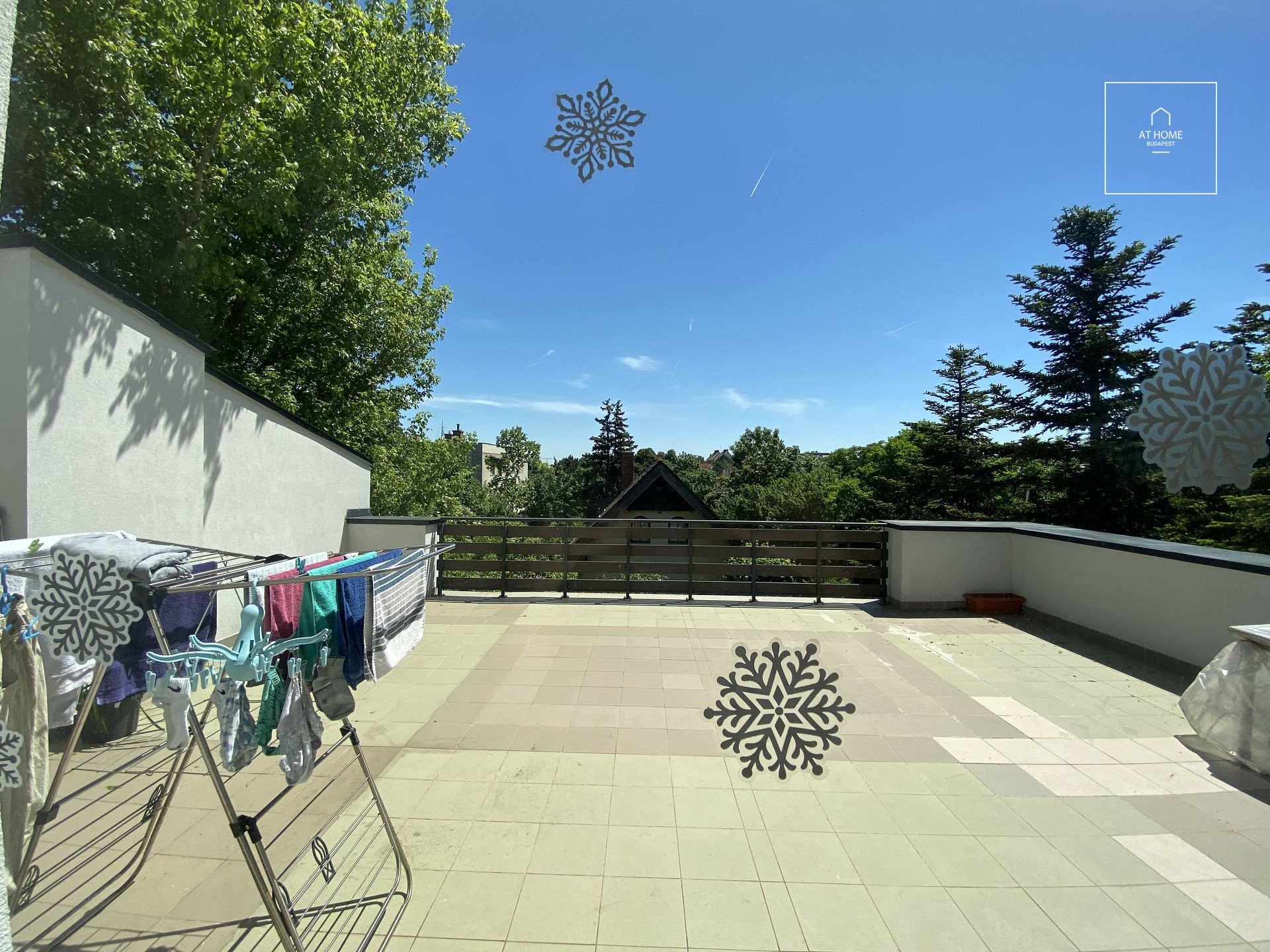 Refurbished apartment with huge terrace  for rent Budapest II. district, Zöldmál