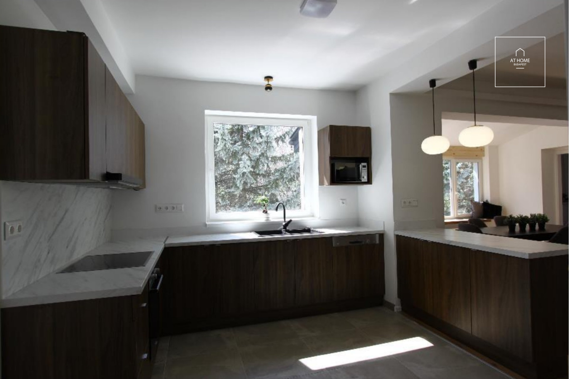 Refurbished apartment with huge terrace  for rent Budapest II. district, Zöldmál