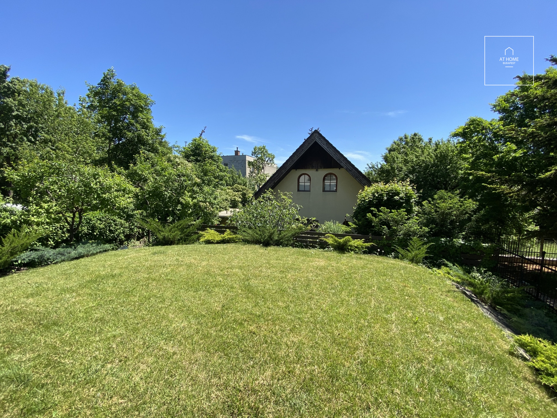 Refurbished apartment with huge terrace  for rent Budapest II. district, Zöldmál