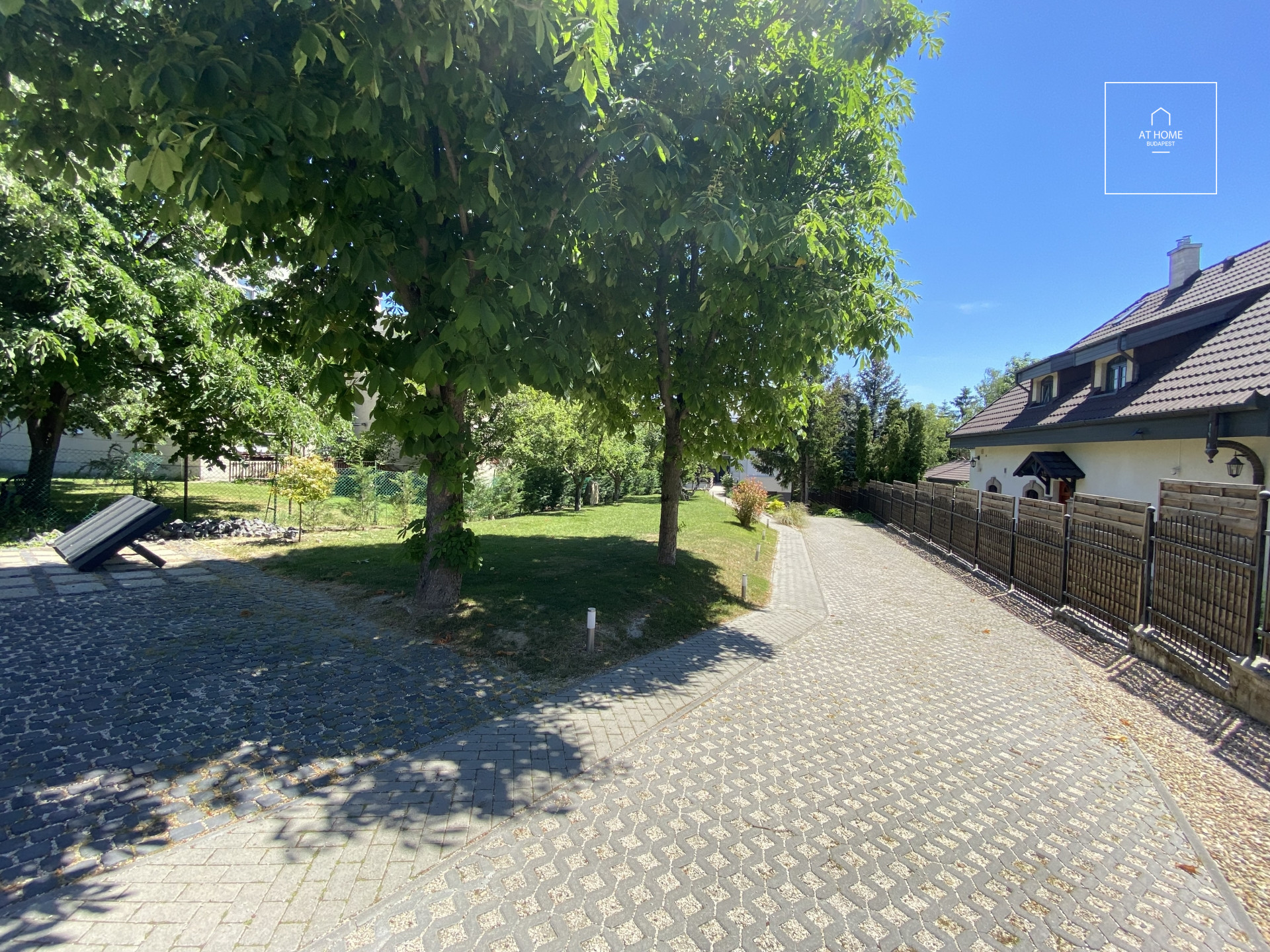 Refurbished apartment with huge terrace  for rent Budapest II. district, Zöldmál