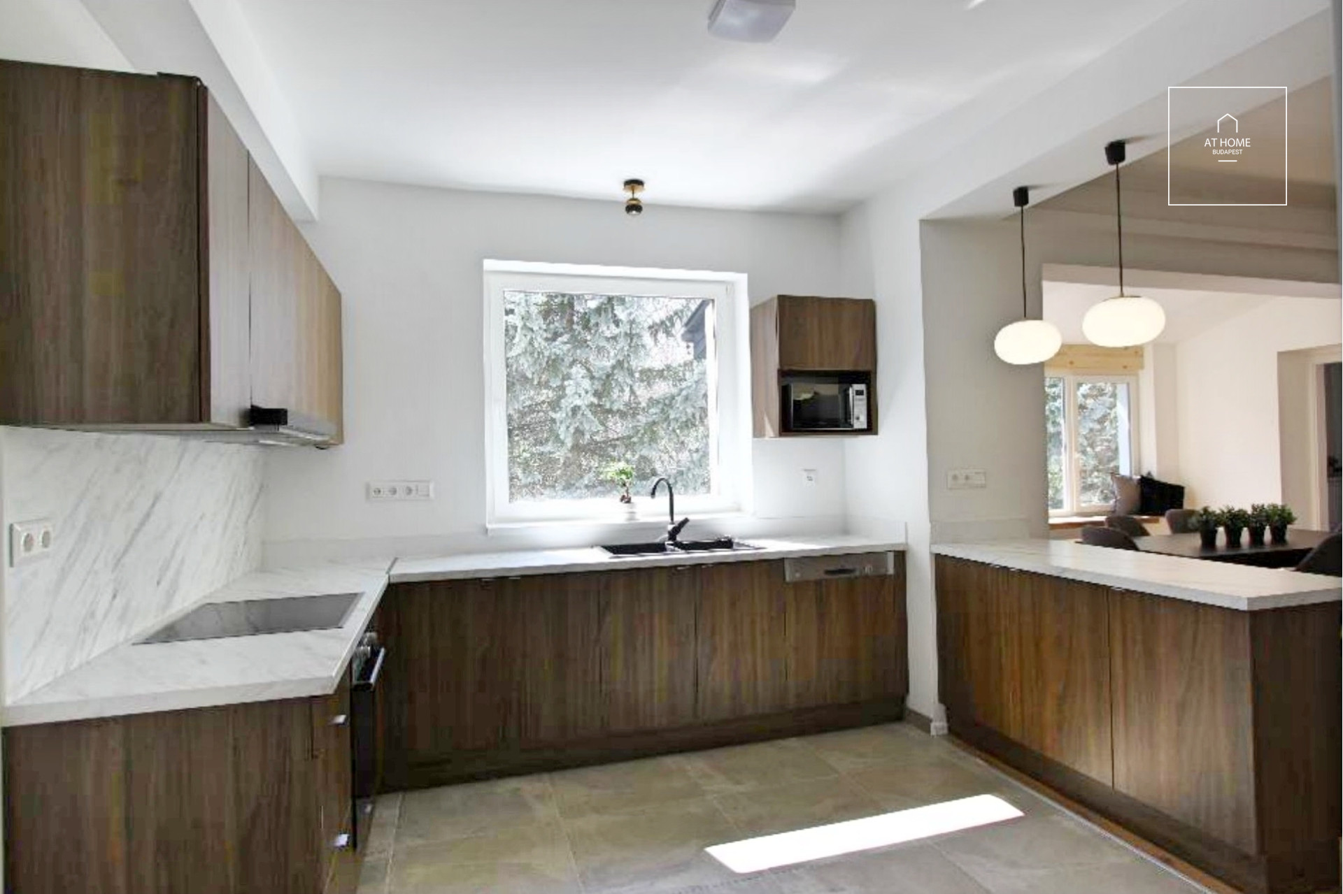 Refurbished apartment with huge terrace  for rent Budapest II. district, Zöldmál