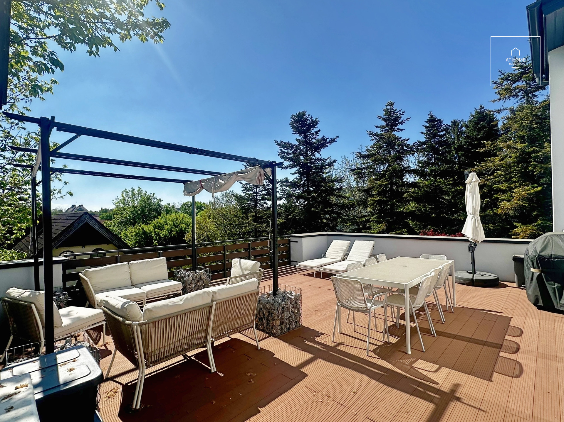 Refurbished apartment with huge terrace  for rent Budapest II. district, Zöldmál