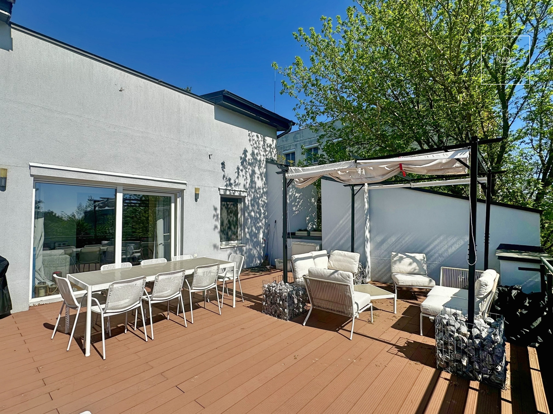 Refurbished apartment with huge terrace  for rent Budapest II. district, Zöldmál