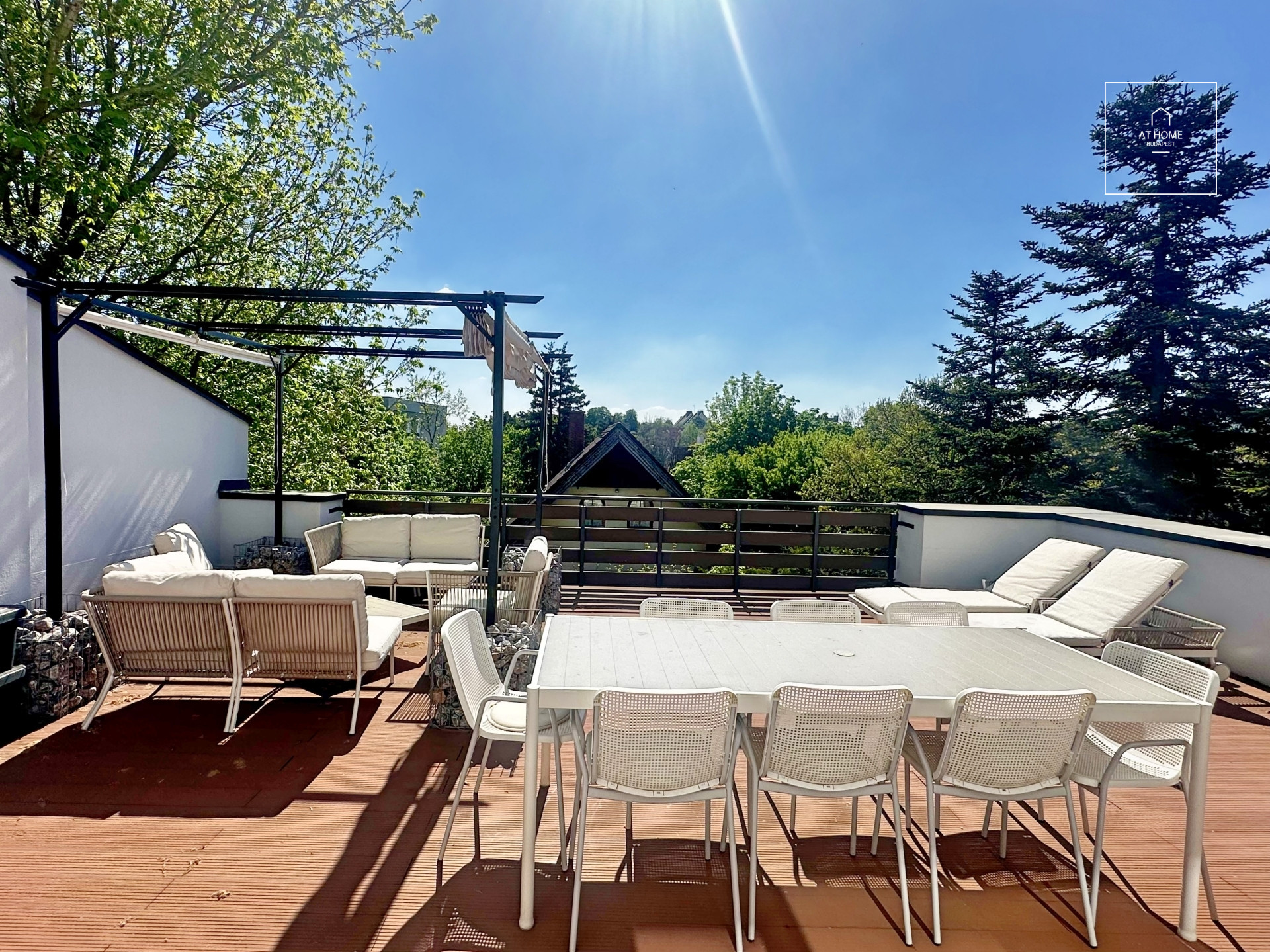 Refurbished apartment with huge terrace  for rent Budapest II. district, Zöldmál