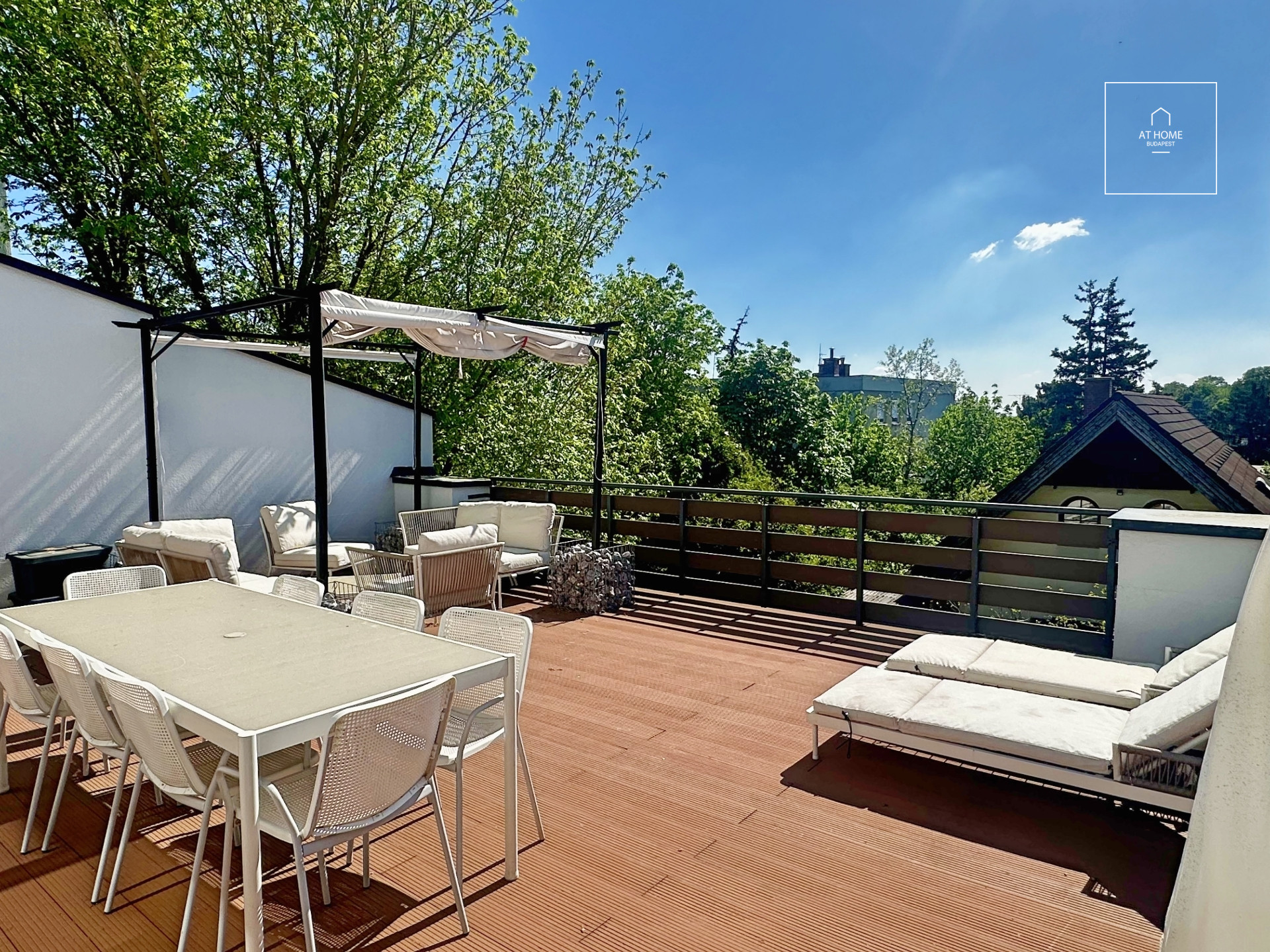 Refurbished apartment with huge terrace  for rent Budapest II. district, Zöldmál