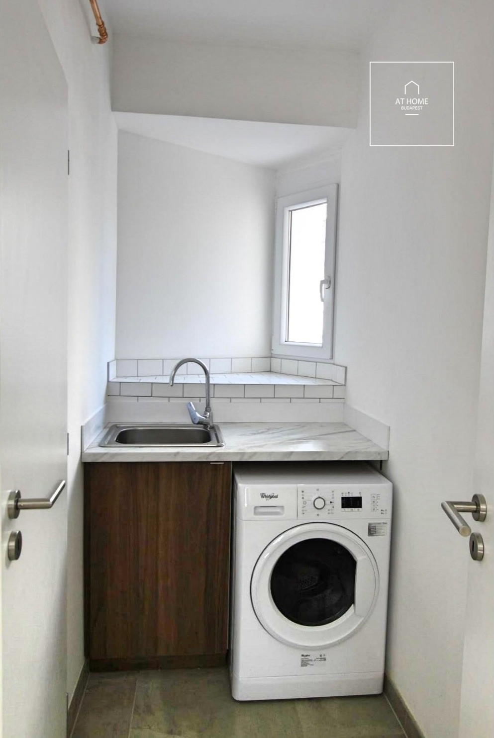 Refurbished apartment with huge terrace  for rent Budapest II. district, Zöldmál