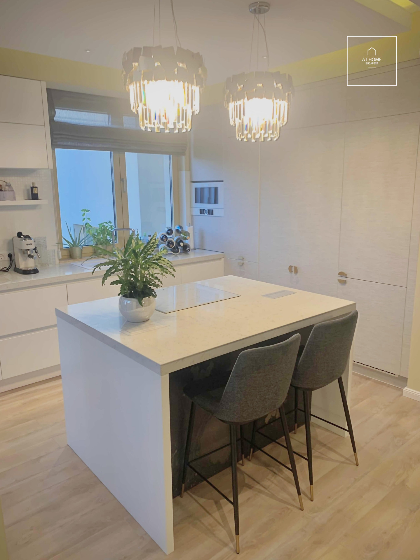 Beautifully renovated 3-bedroom penthouse apartment for rent Budapest II. district, Szemlőhegy