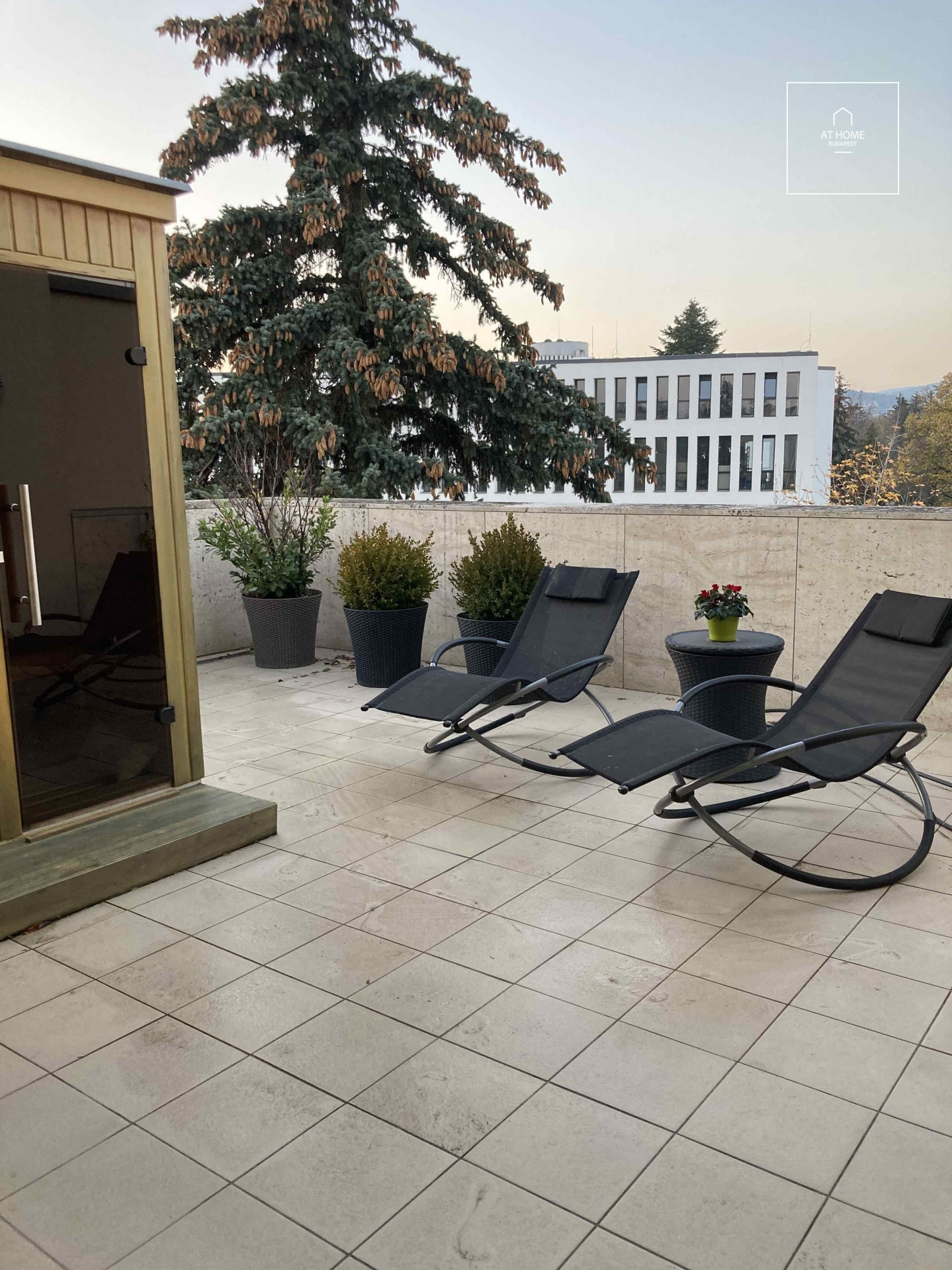 Beautifully renovated 3-bedroom penthouse apartment for rent Budapest II. district, Szemlőhegy