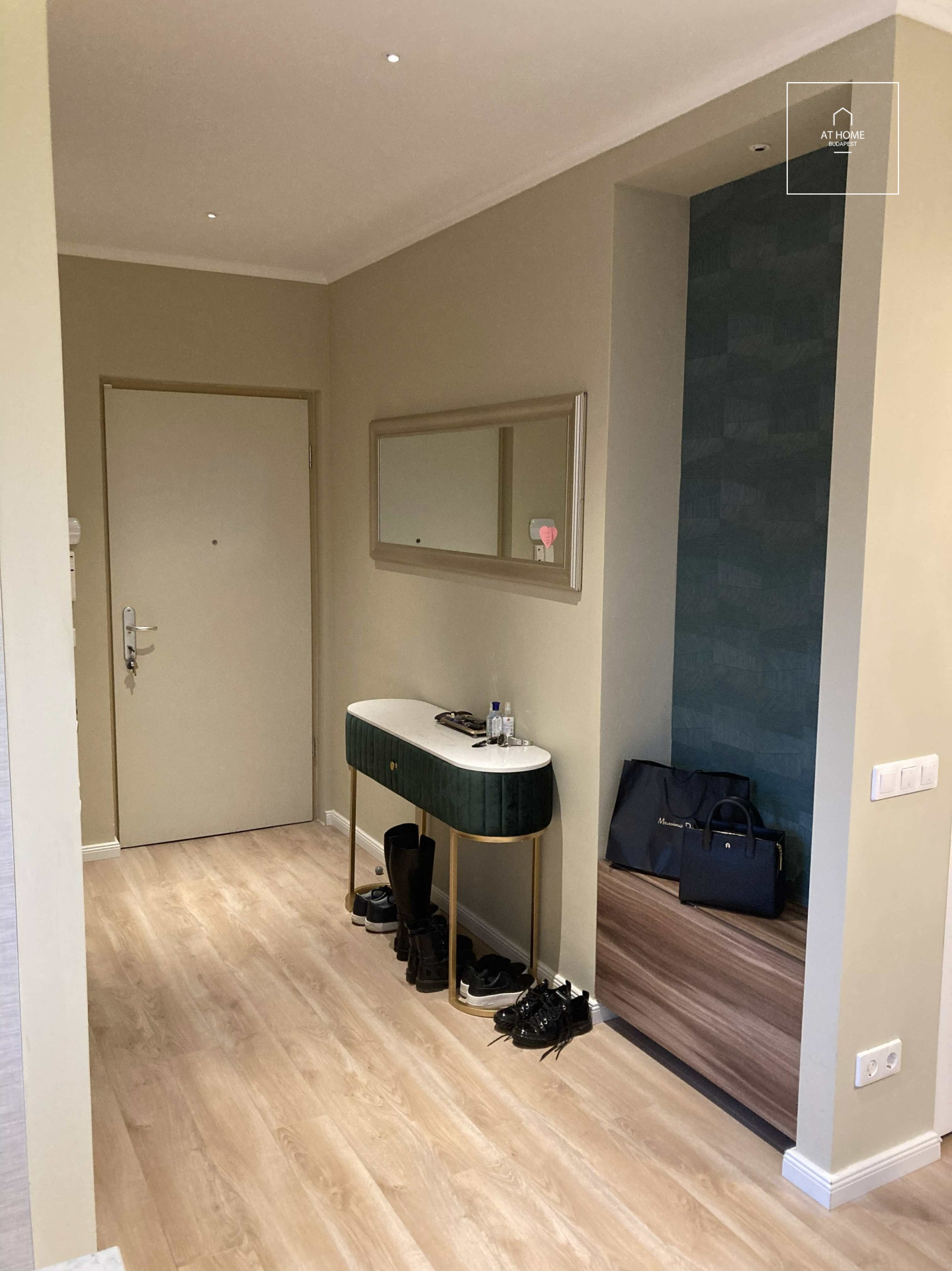 Beautifully renovated 3-bedroom penthouse apartment for rent Budapest II. district, Szemlőhegy