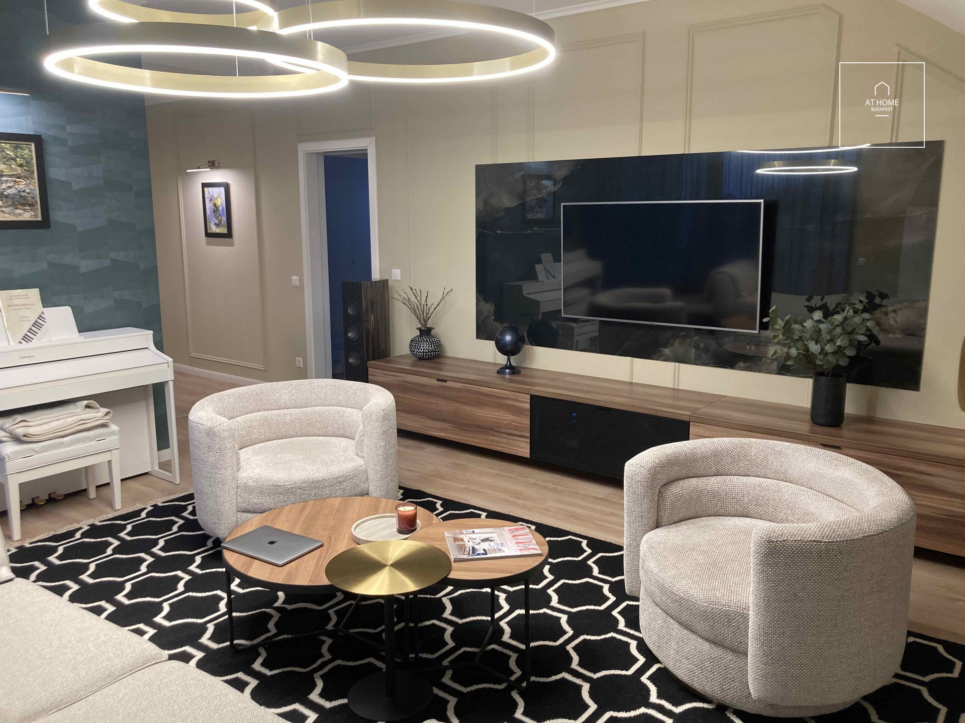 Beautifully renovated 3-bedroom penthouse apartment for rent Budapest II. district, Szemlőhegy