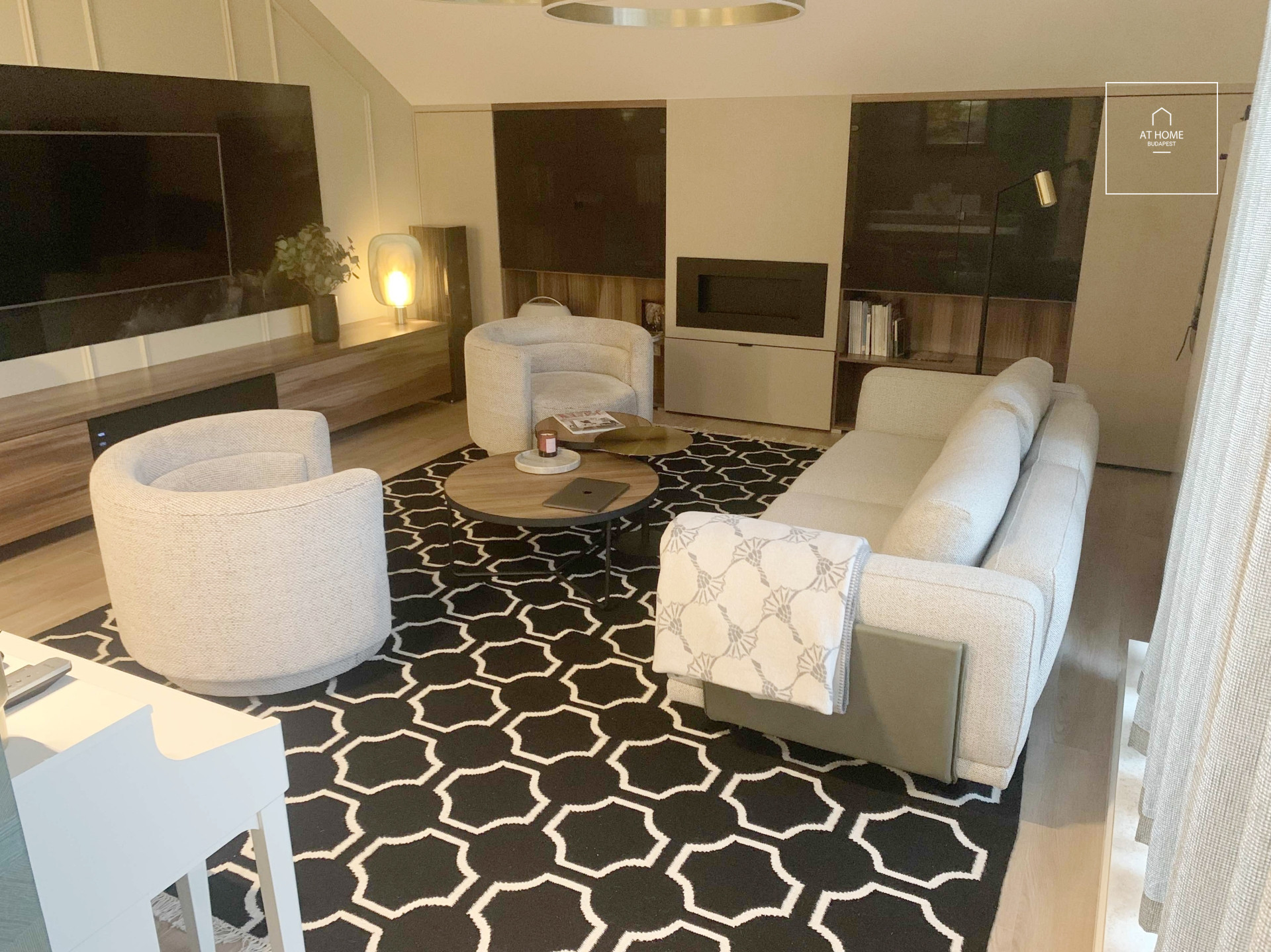 Beautifully renovated 3-bedroom penthouse apartment for rent Budapest II. district, Szemlőhegy