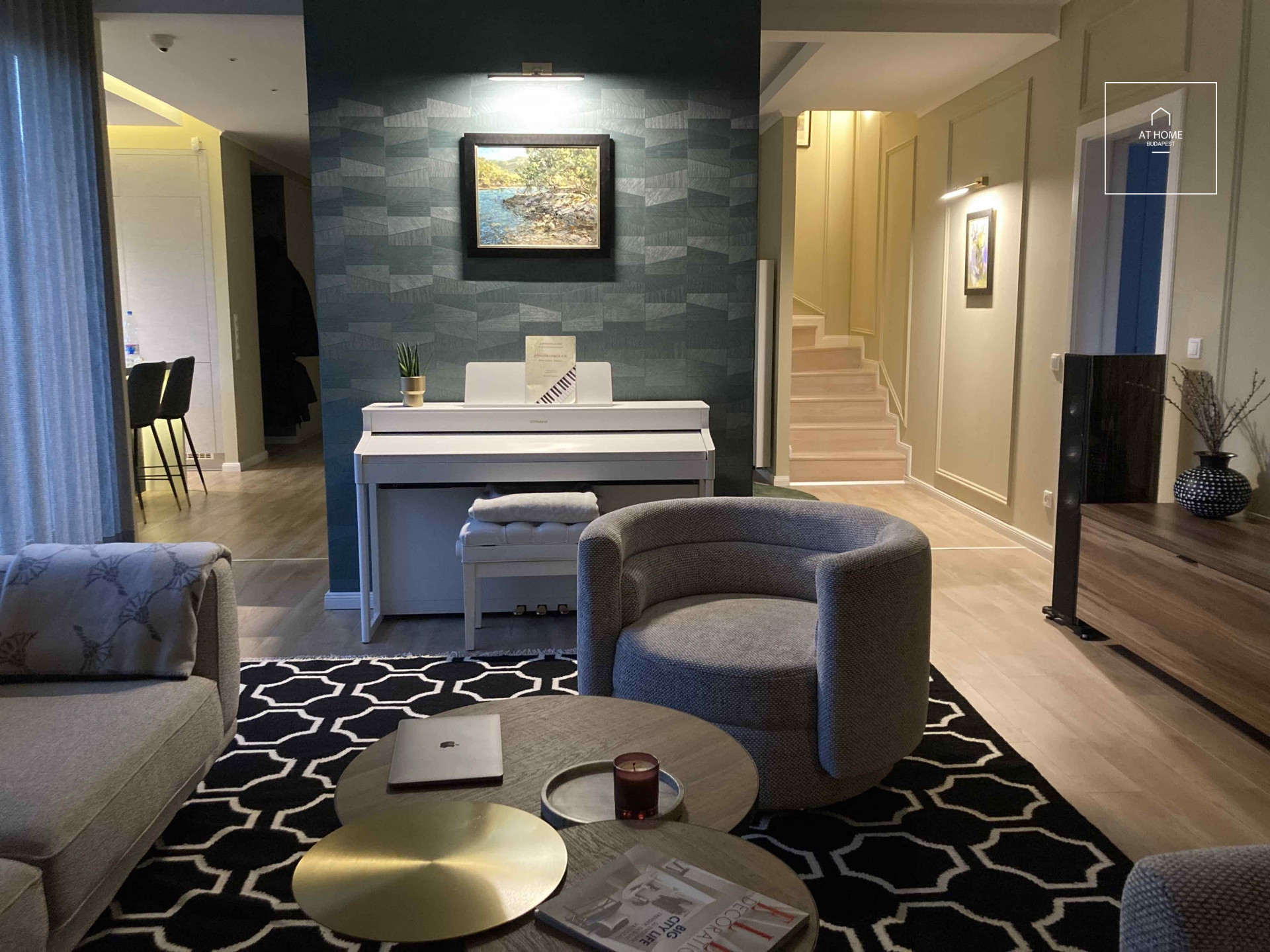 Beautifully renovated 3-bedroom penthouse apartment for rent Budapest II. district, Szemlőhegy