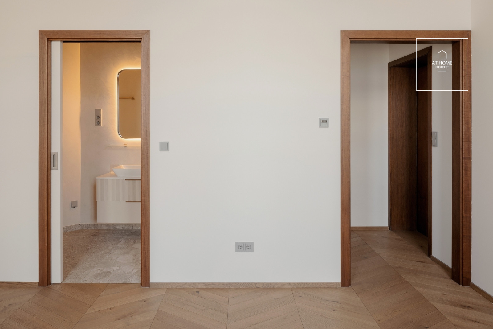 Refurbished 3-bedroom apartment with beautiful panoramic view on the Danube in Tabán, 1st district