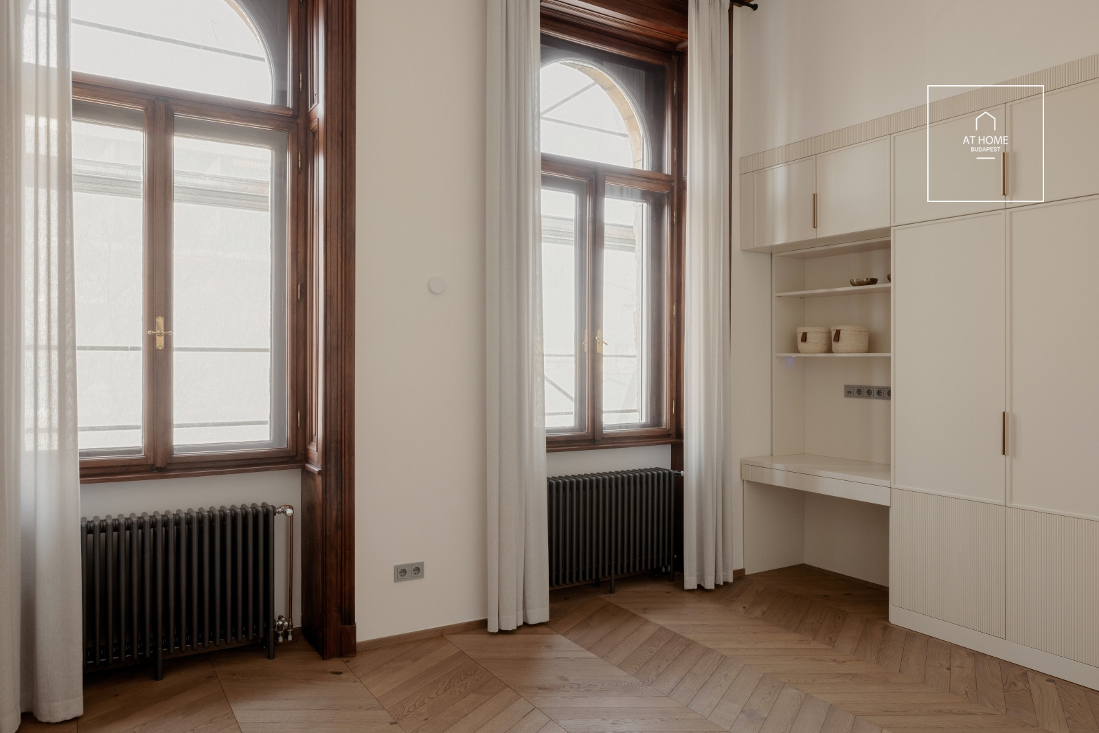 Refurbished 3-bedroom apartment with beautiful panoramic view on the Danube in Tabán, 1st district