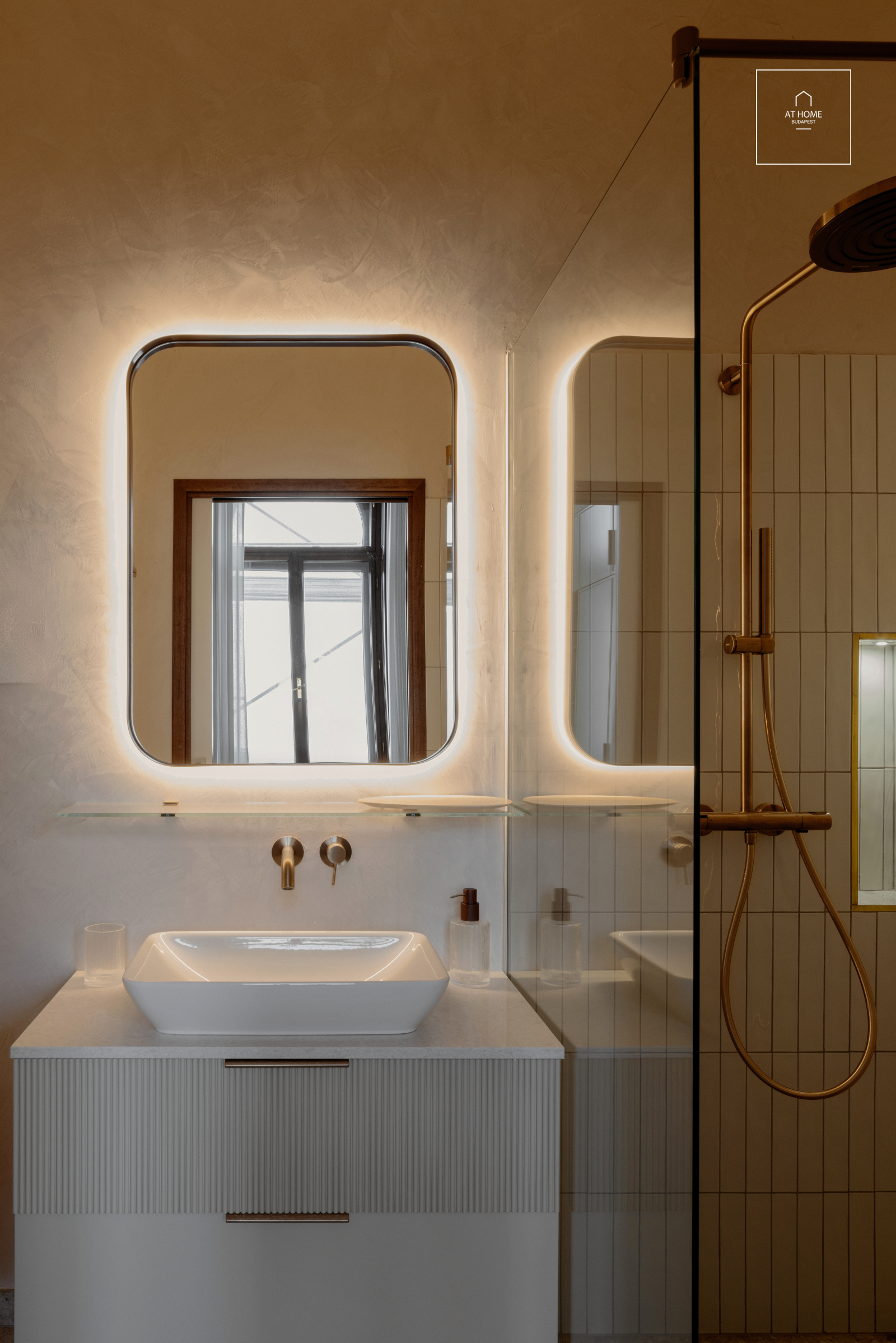 Refurbished 3-bedroom apartment with beautiful panoramic view on the Danube in Tabán, 1st district