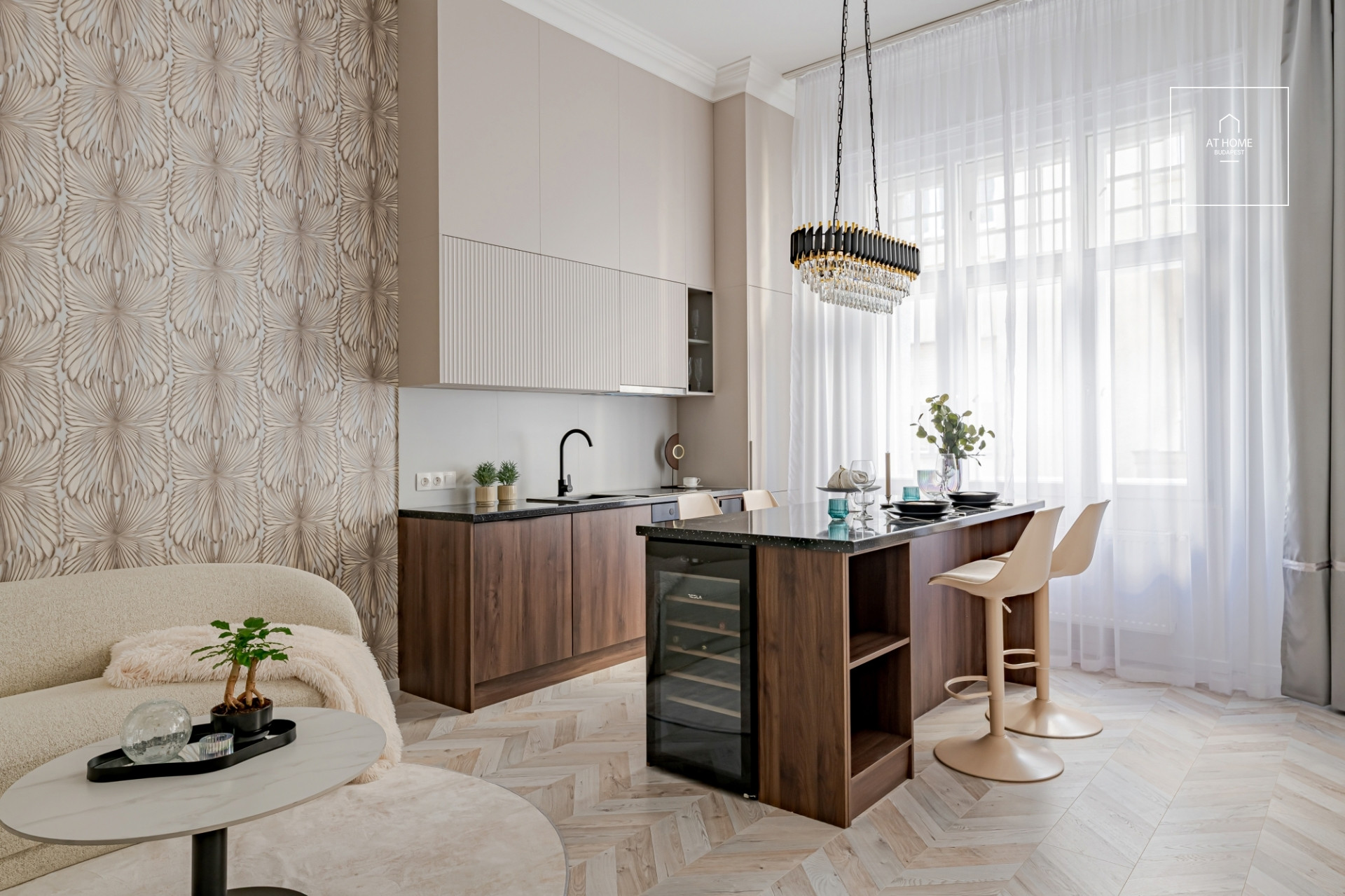 Beautiful, renovated 63 sqm apartment for sale in Újlipótváros, Budapest’s 13th district.